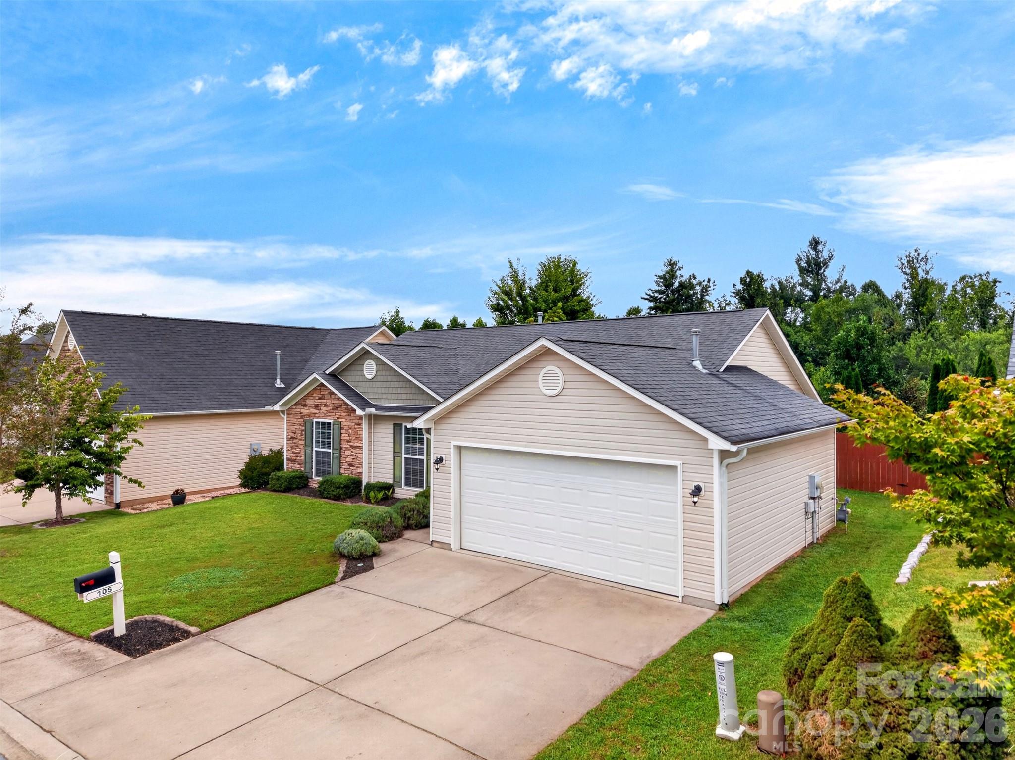Single Family Residence at 105 Creekwalk Lane, Hendersonville, photo 2 of 38