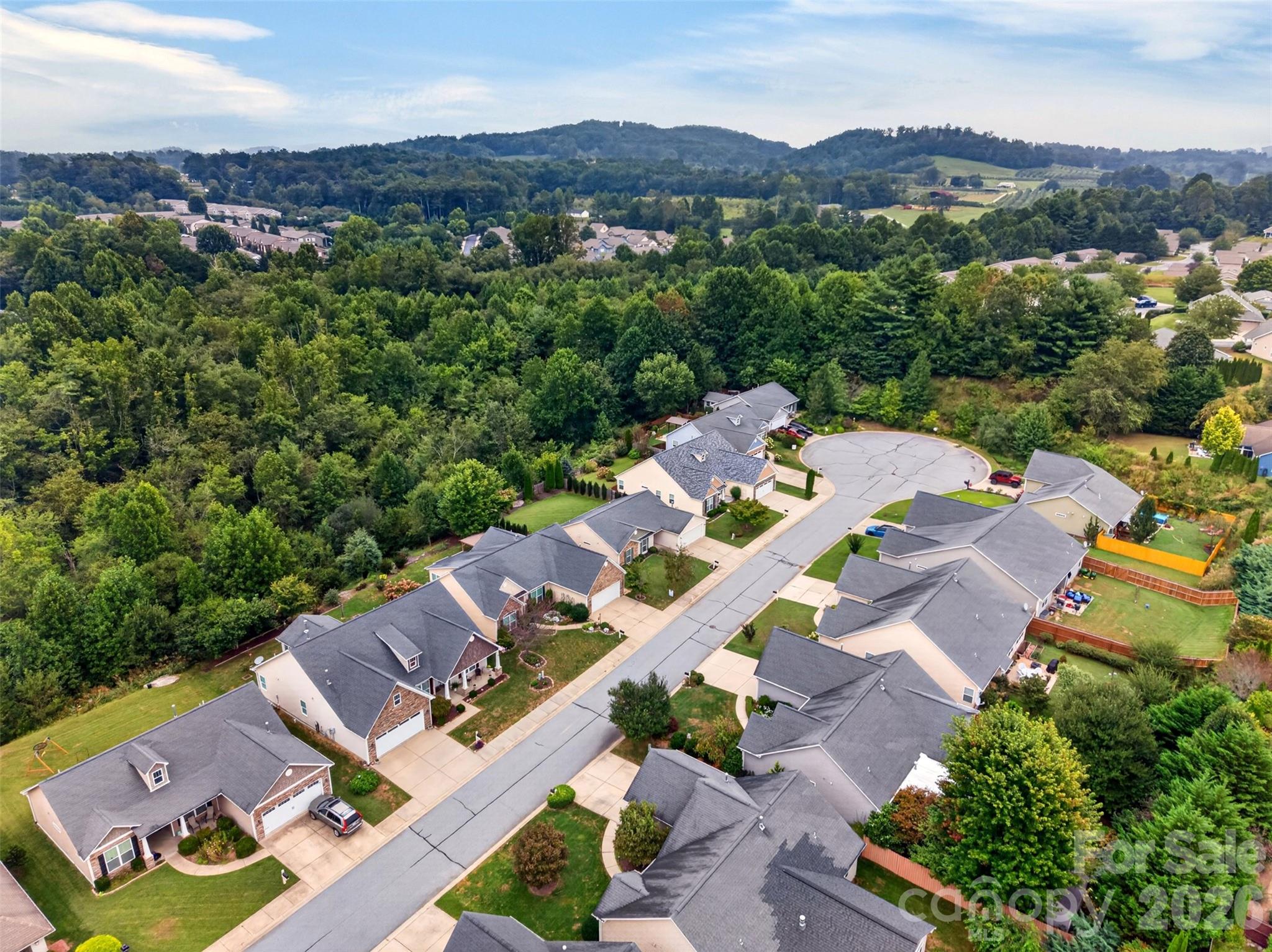 Single Family Residence at 105 Creekwalk Lane, Hendersonville, photo 37 of 38