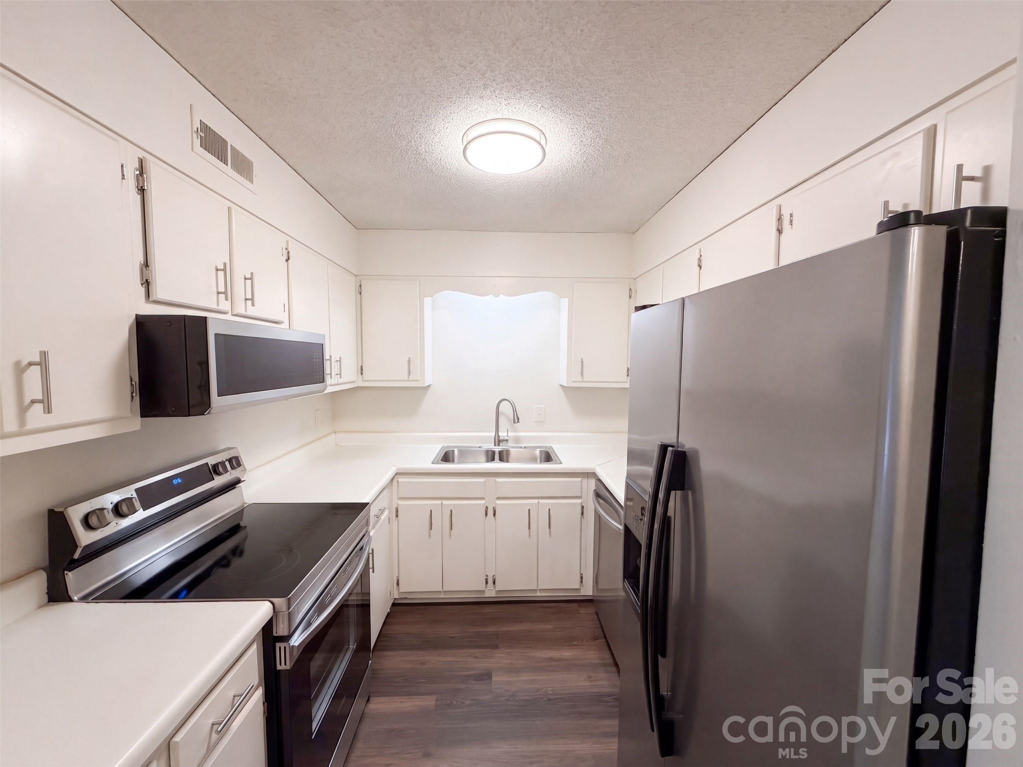 Condominium at 101 Carriage House Drive, Kannapolis, photo 2 of 18