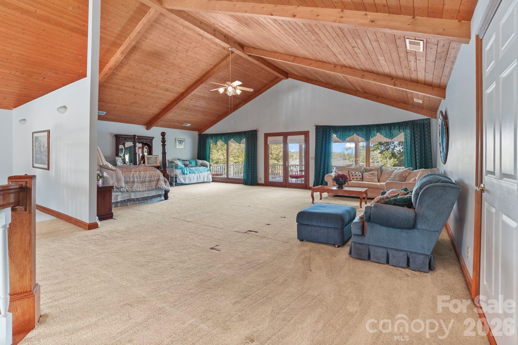 Loft - 2159 Mingus Lane, York