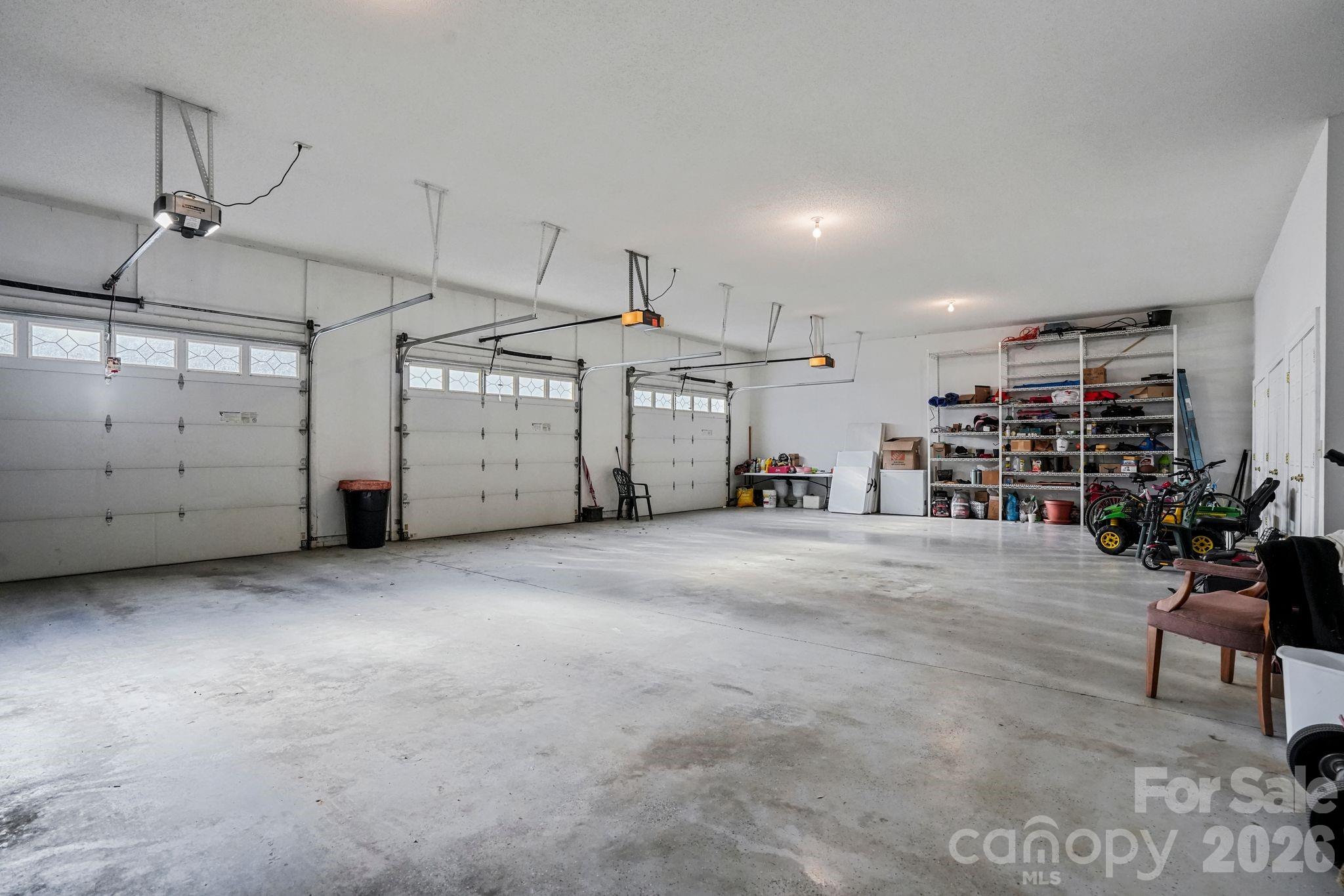 3 car garage - 2159 Mingus Lane, York