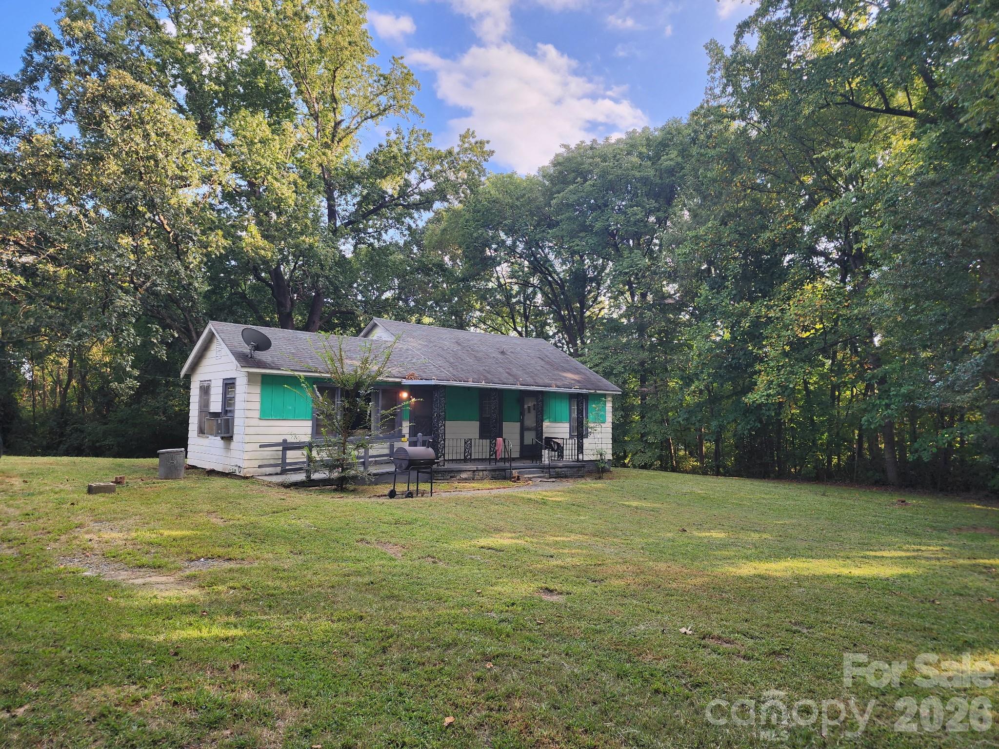 Single Family Residence at 42 Sherwood Court NW, Concord, photo 4 of 11