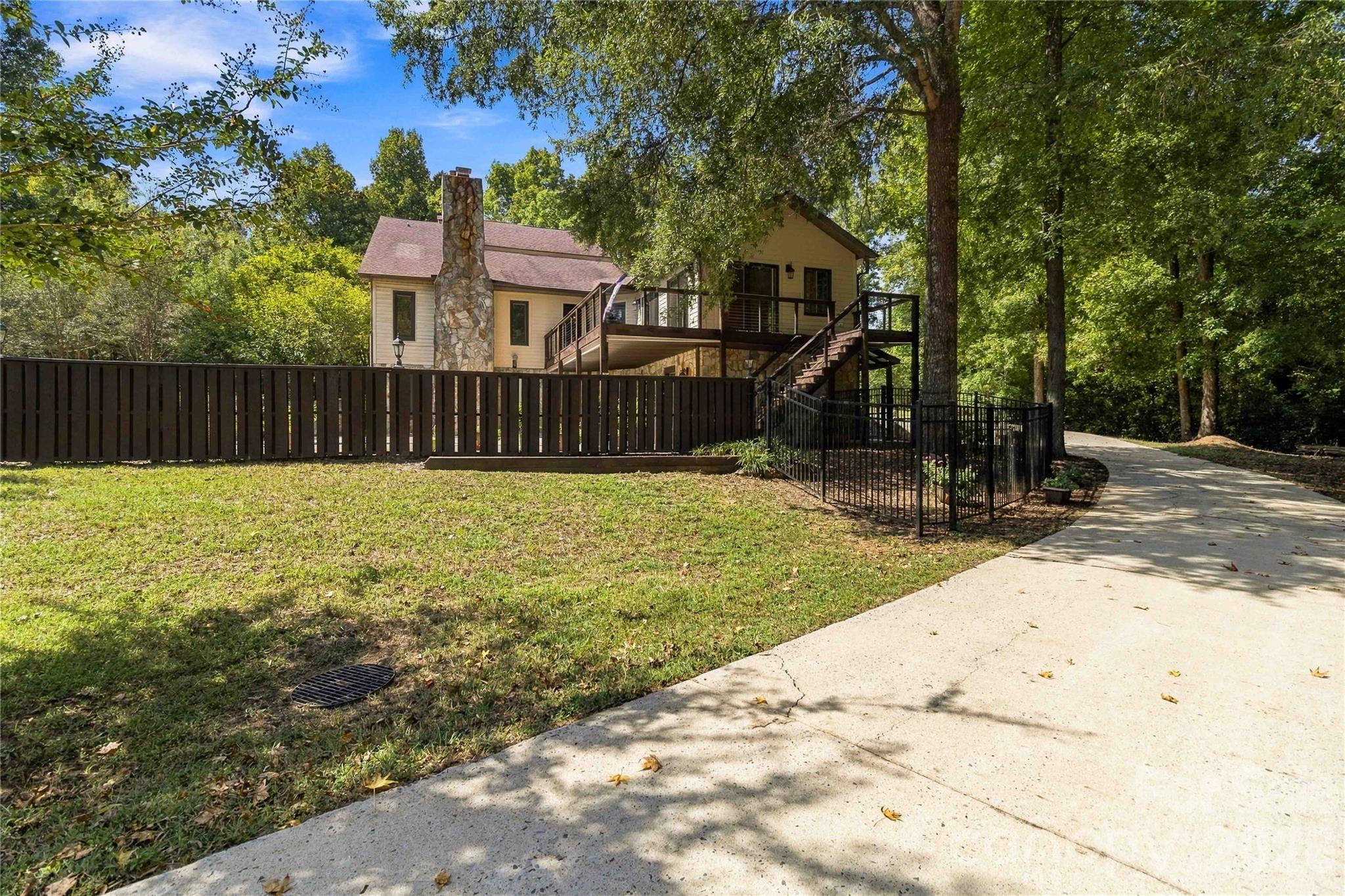 Single Family Residence at 445 Pendergrass Road, York, photo 3 of 48