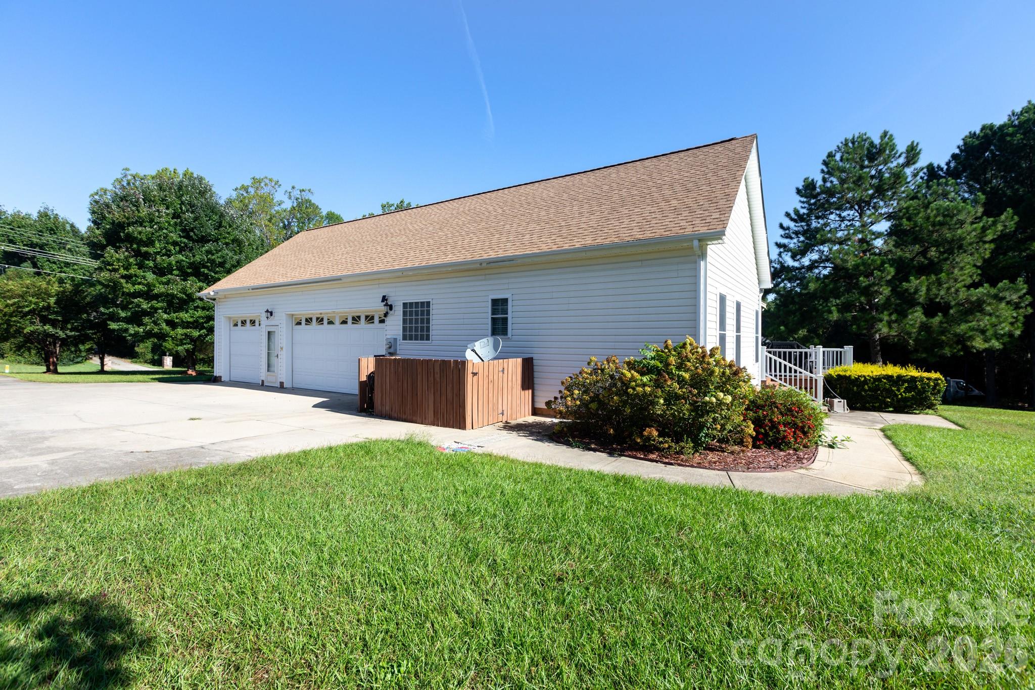 Single Family Residence at 2818 Baird Road, Clover, photo 3 of 46