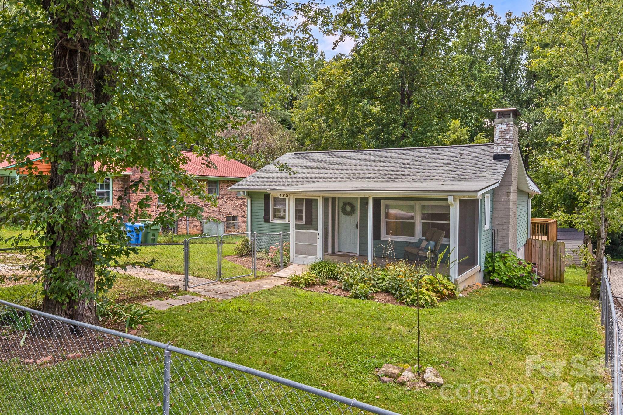 Fenced front yard and screened porch to enjoy. - 1015 Mountain View Street, Hendersonville