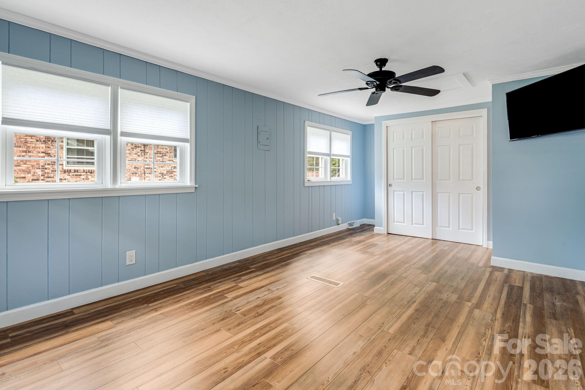 Large guest room - 1015 Mountain View Street, Hendersonville