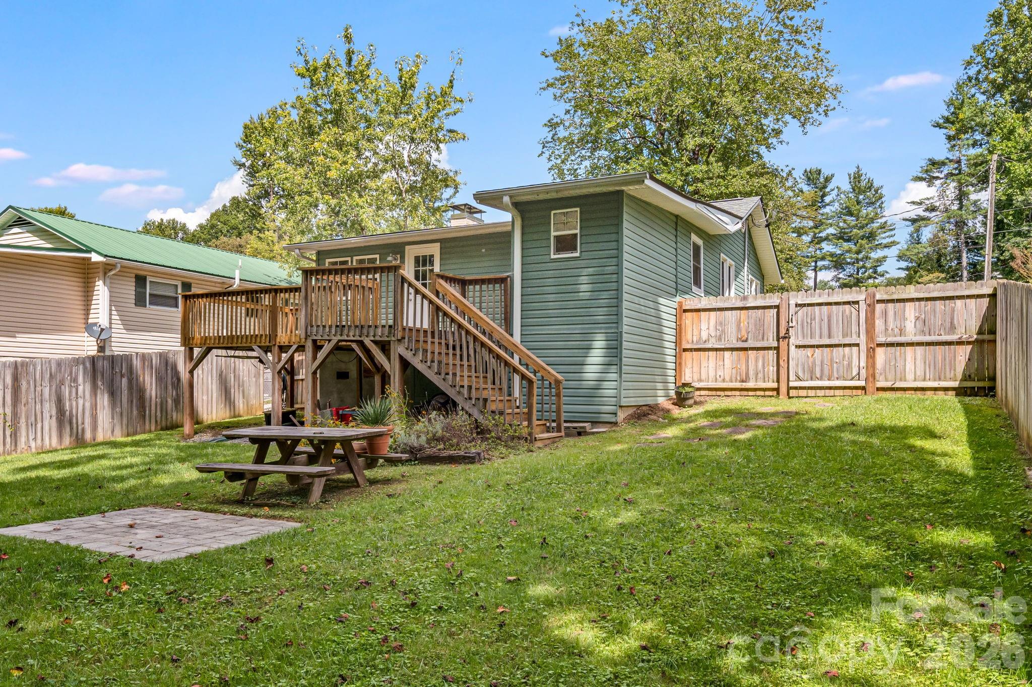 Single Family Residence at 1015 Mountain View Street, Hendersonville, photo 27 of 38