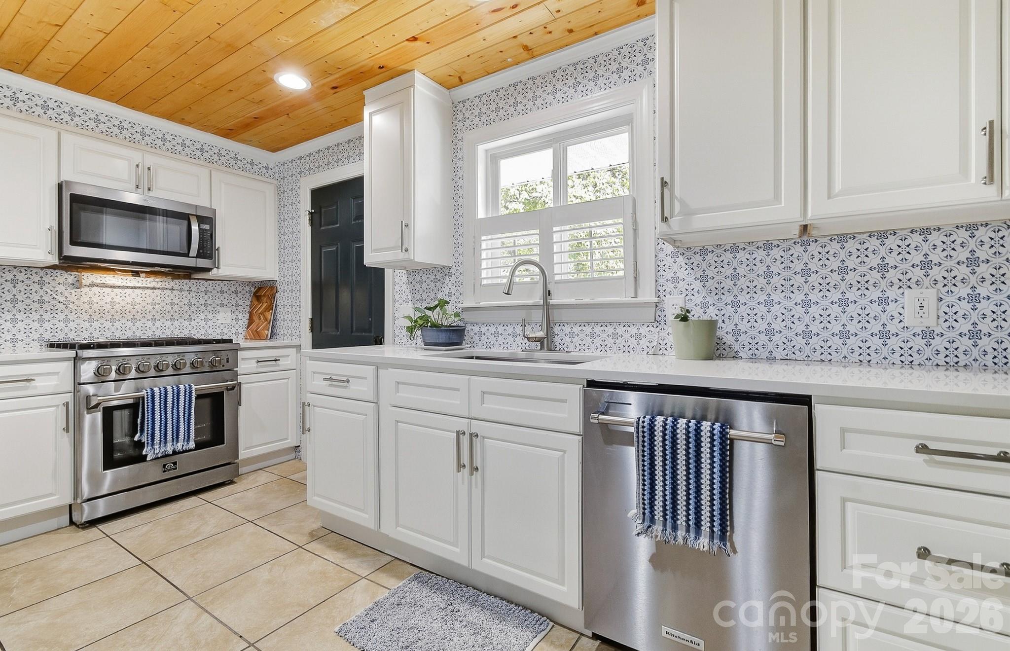 Single Family Residence at 312 Jack Street, Hendersonville, photo 2 of 48