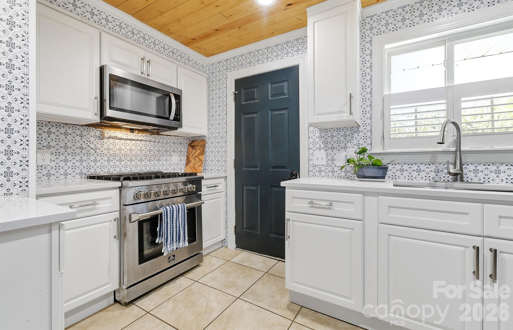 Single Family Residence at 312 Jack Street, Hendersonville, photo 10 of 48
