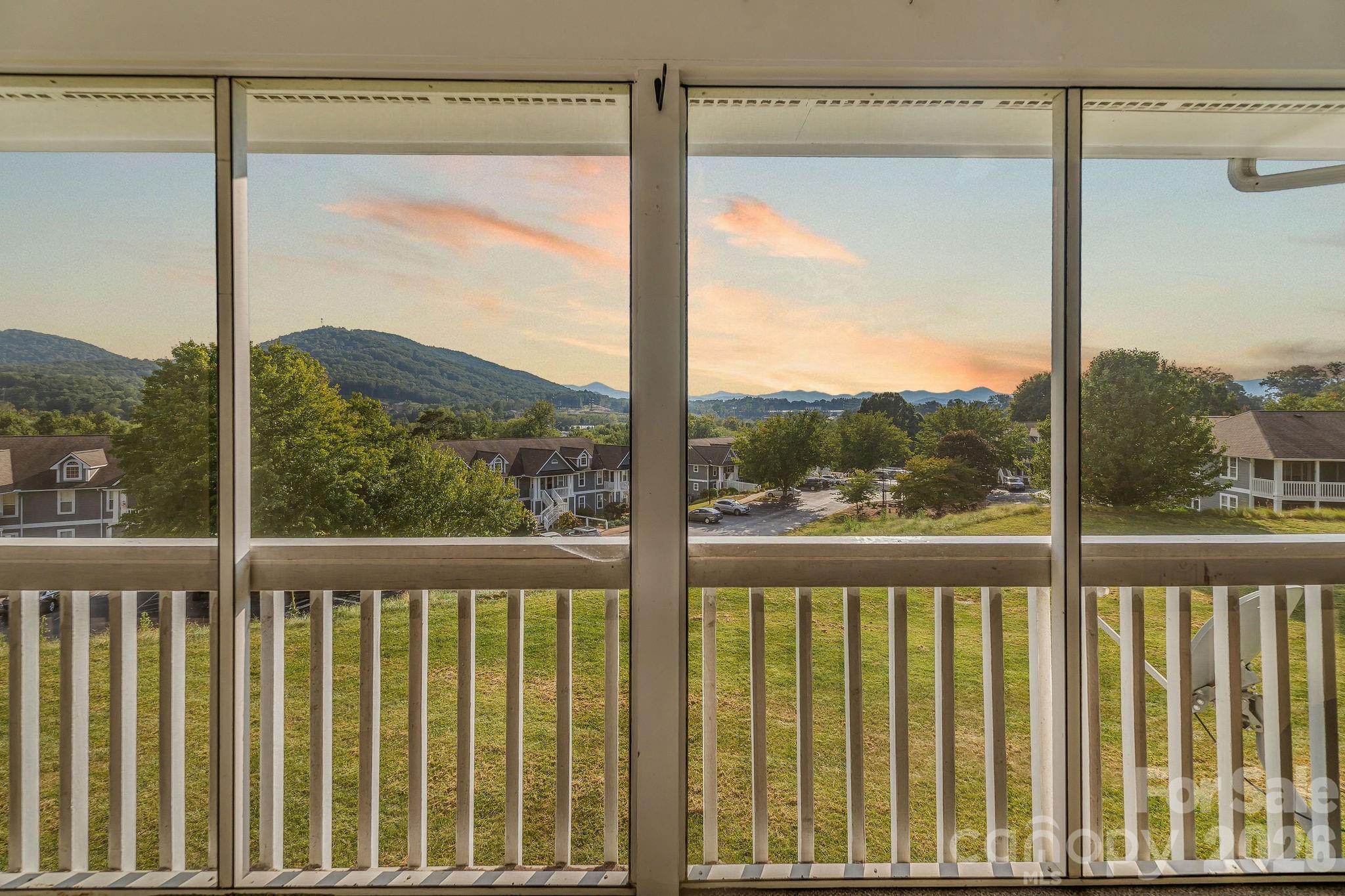 West facing sunset views - 4702 Breakers Lane, Asheville