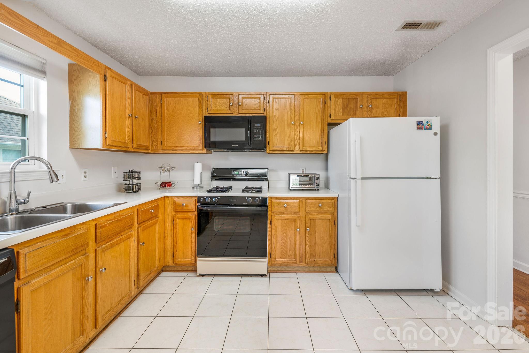 Condominium at 4702 Breakers Lane, Asheville, photo 12 of 37