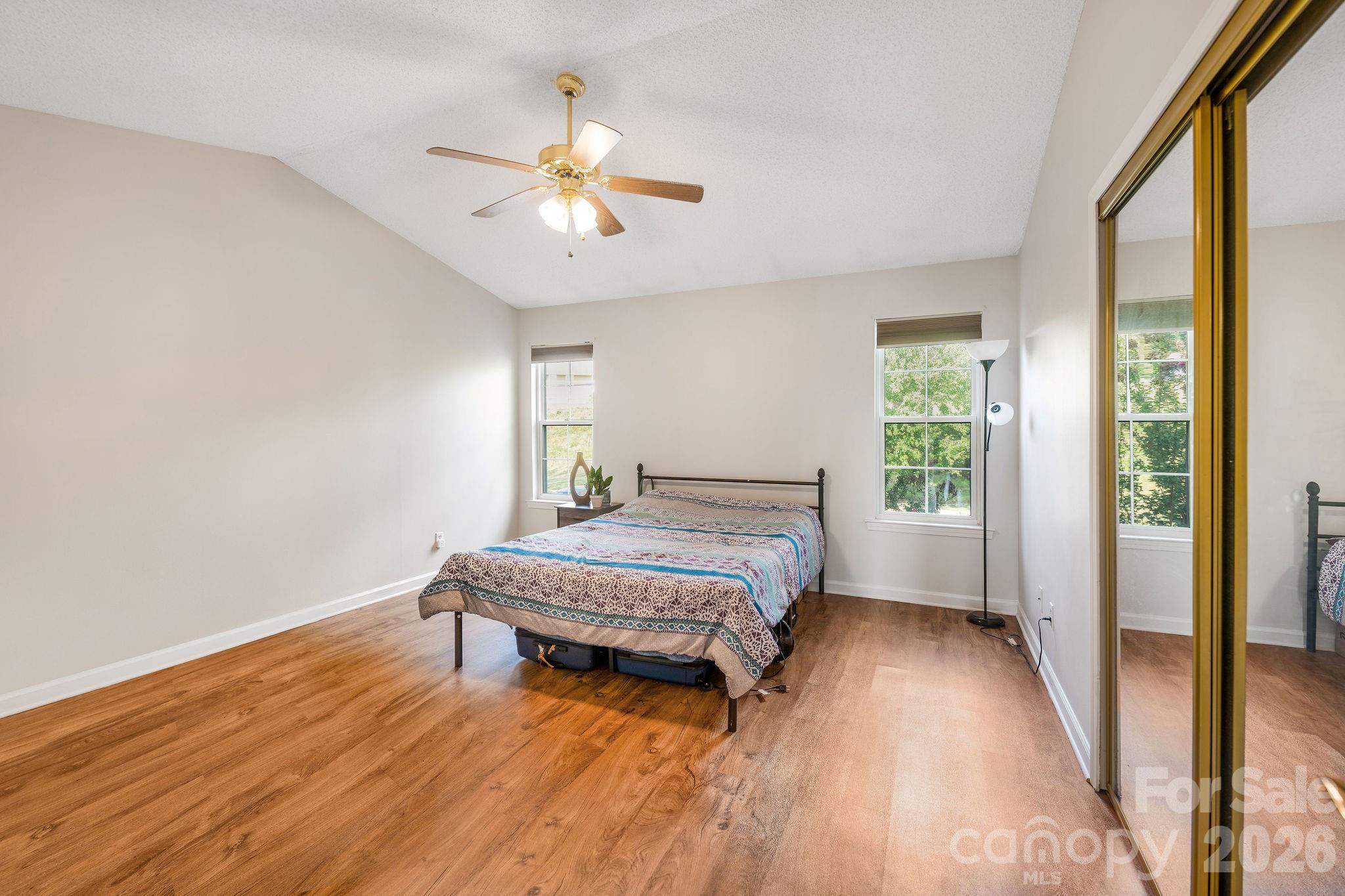 Large bedrooms with vaulted ceilings - 4702 Breakers Lane, Asheville