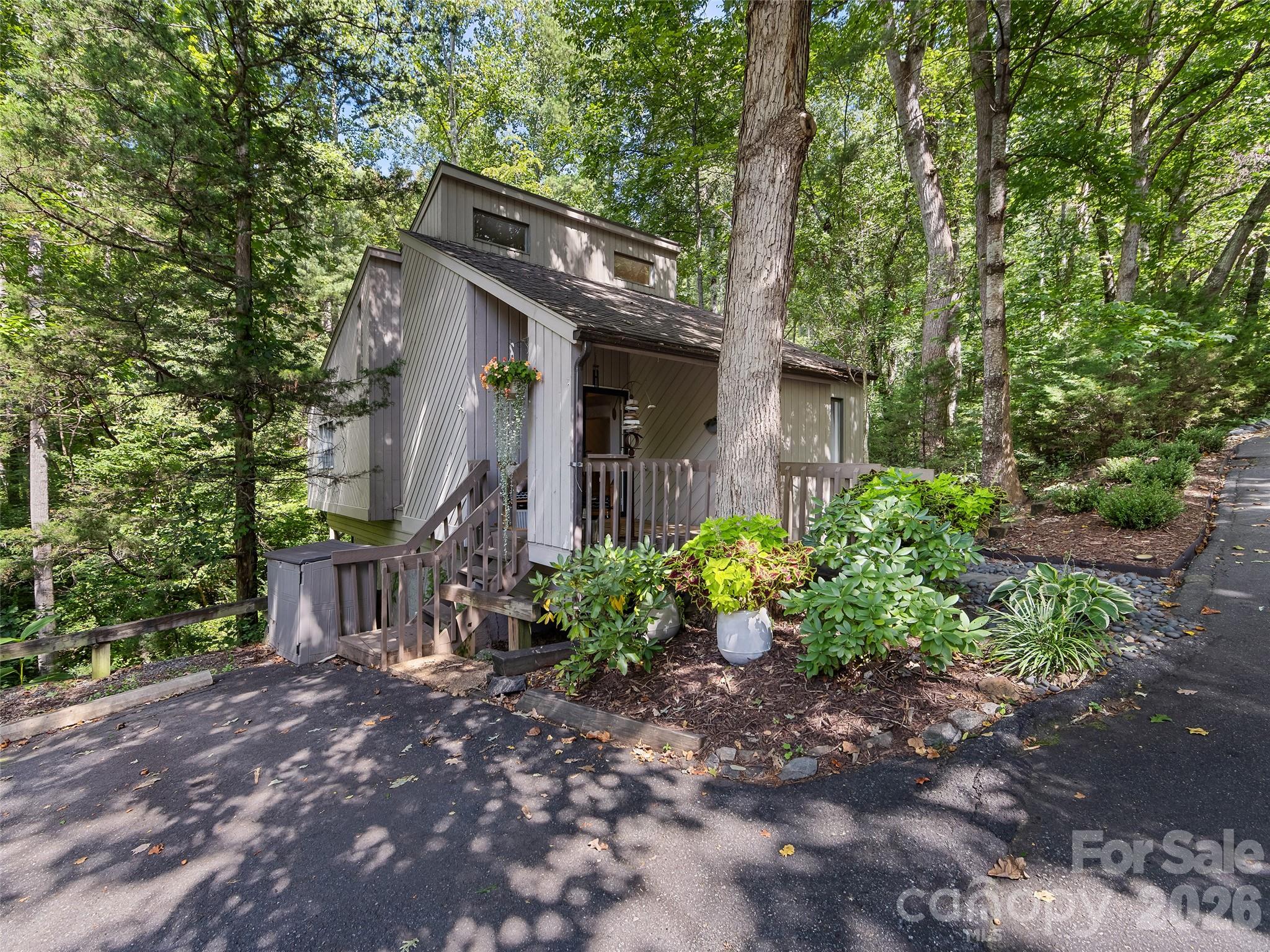 Condominium at 16 Cedarwood Drive, Asheville, photo 2 of 32