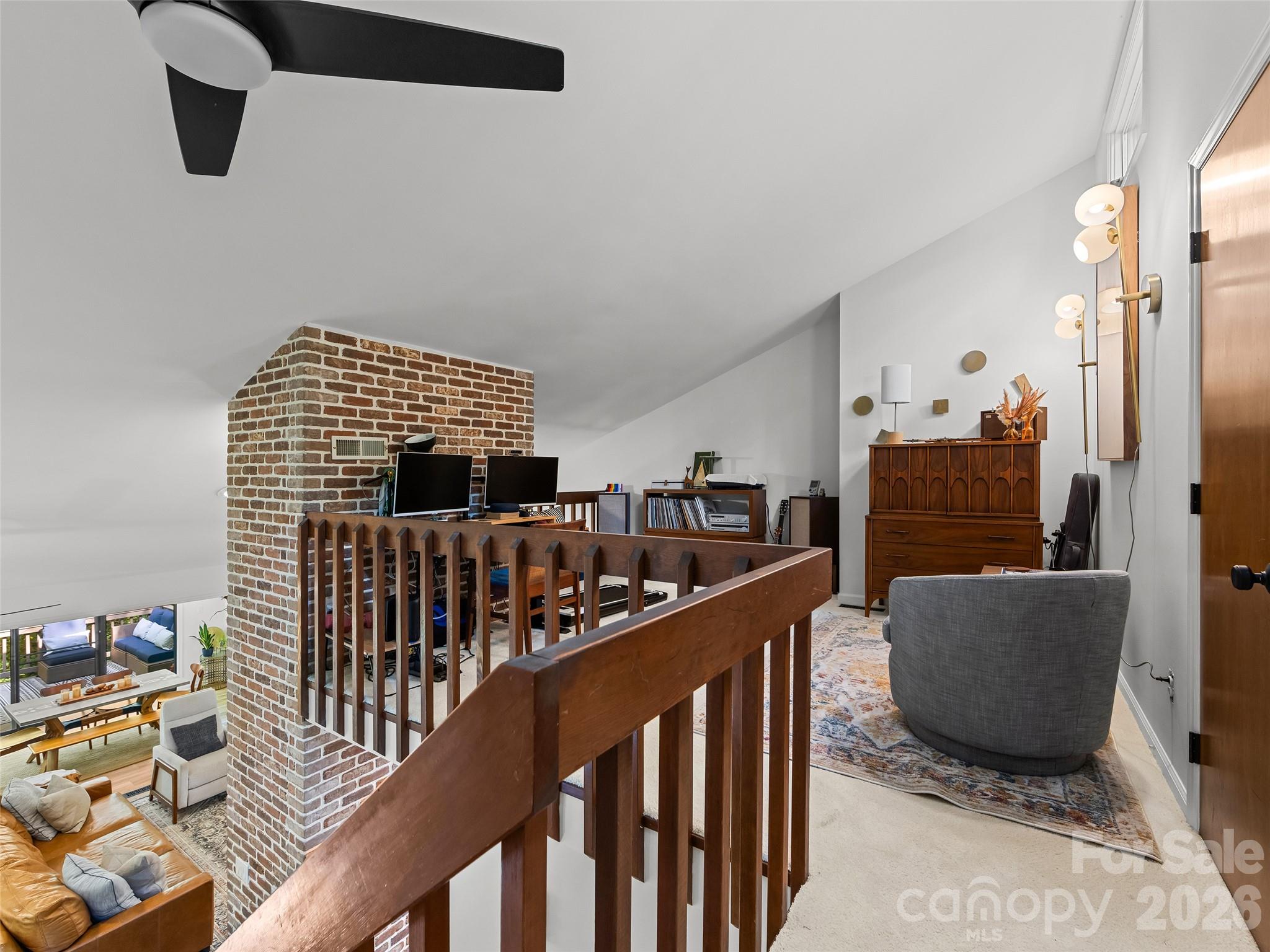 Flex space on upper floor for guests, office, art studio - 16 Cedarwood Drive, Asheville