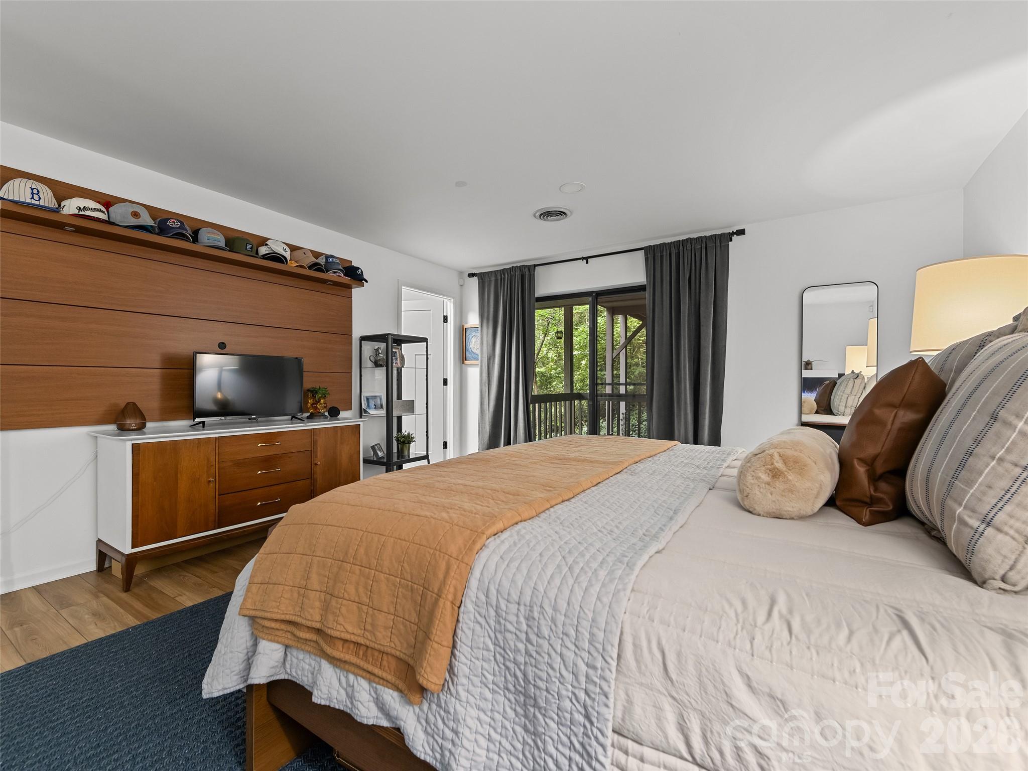 Condominium at 16 Cedarwood Drive, Asheville, photo 24 of 32
