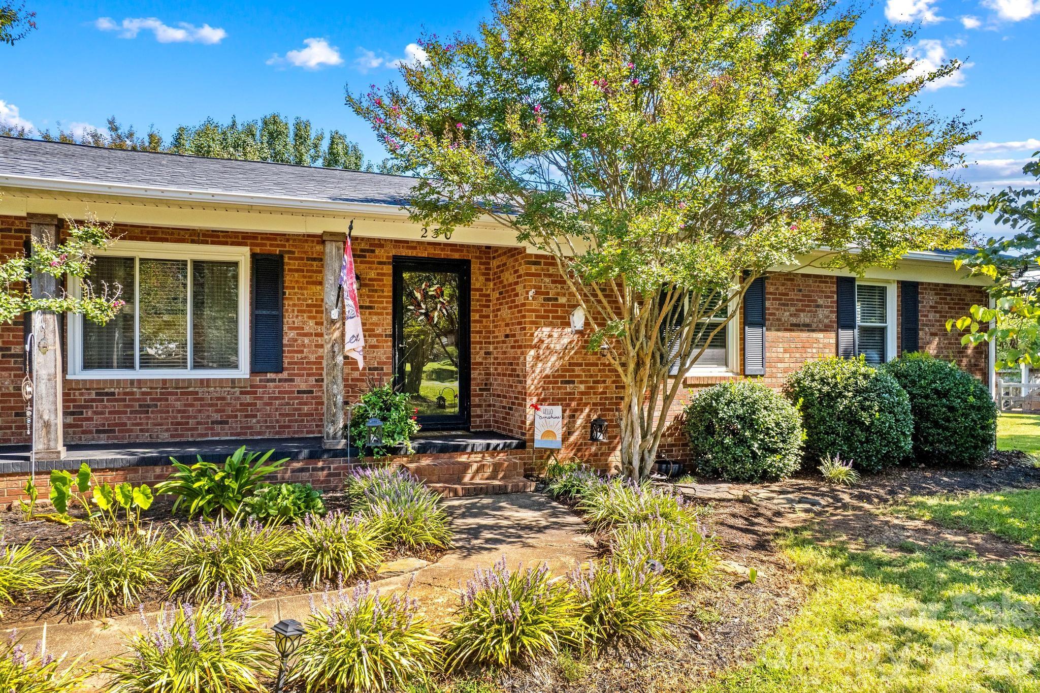 Single Family Residence at 230 E Old Farm Road, Salisbury, photo 6 of 48