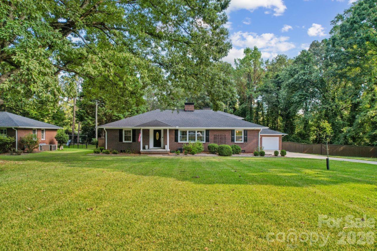 Single Family Residence at 1729 Lumpkin Circle, Rock Hill, photo 2 of 41
