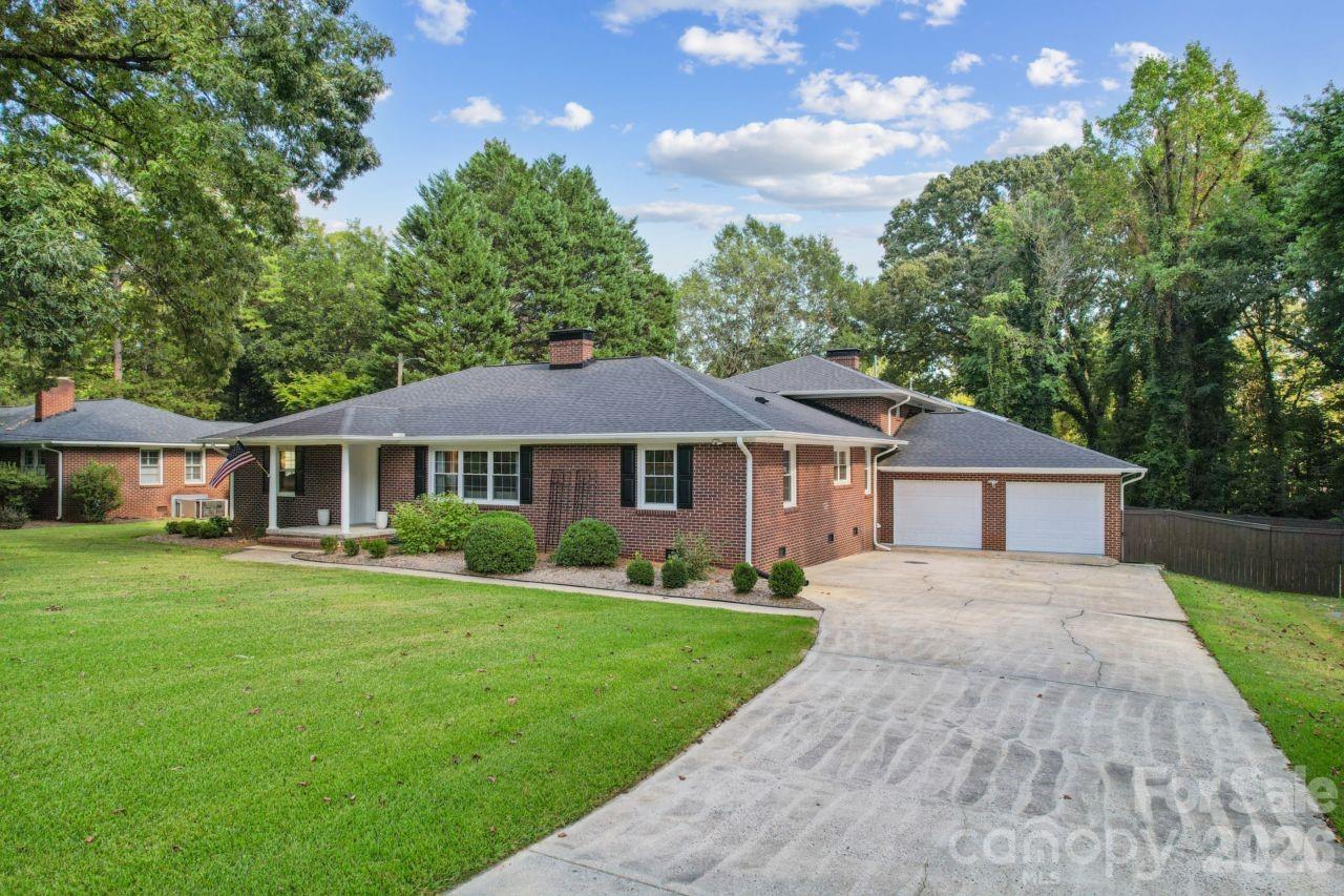 Single Family Residence at 1729 Lumpkin Circle, Rock Hill, photo 3 of 41