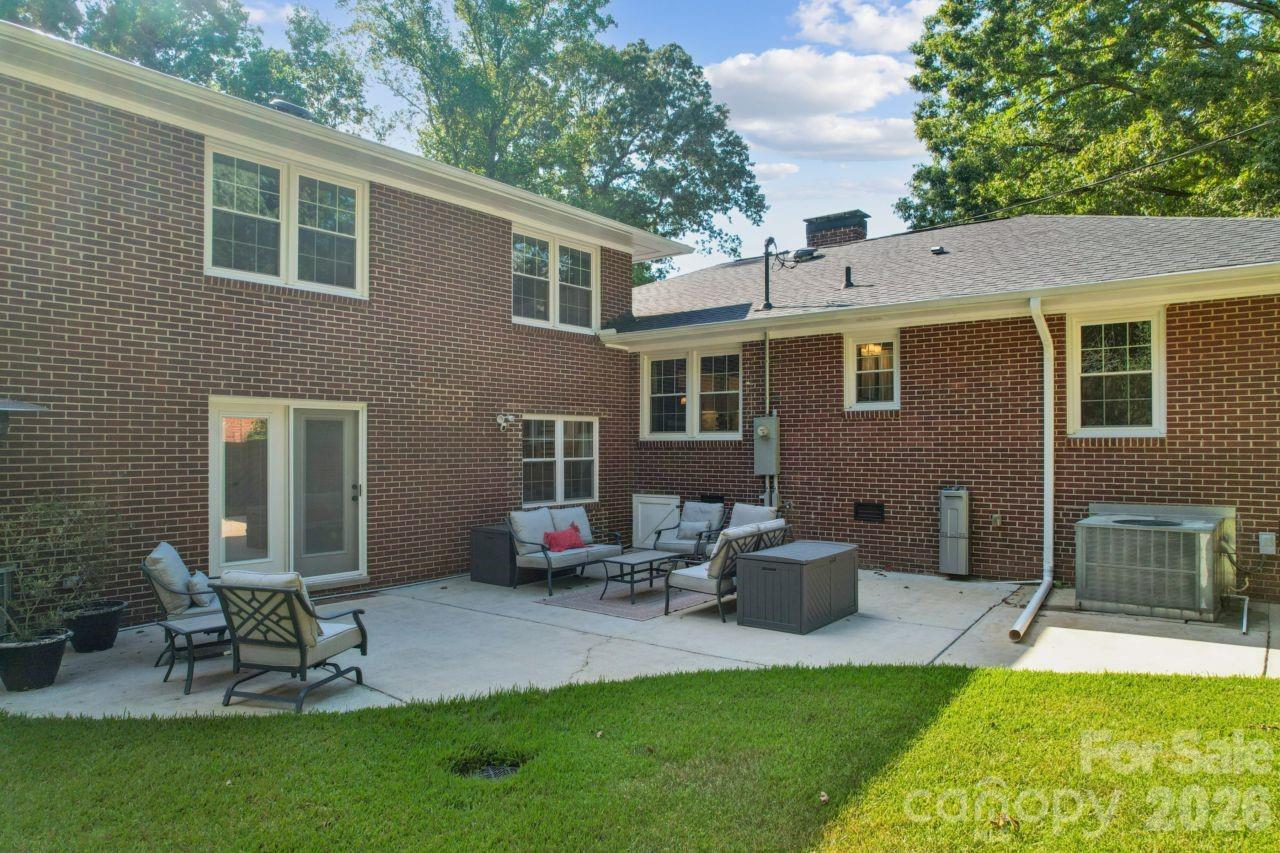 Single Family Residence at 1729 Lumpkin Circle, Rock Hill, photo 4 of 41