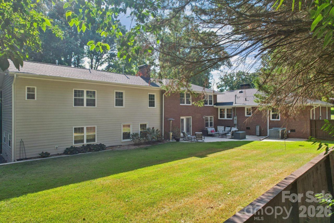 Single Family Residence at 1729 Lumpkin Circle, Rock Hill, photo 5 of 41
