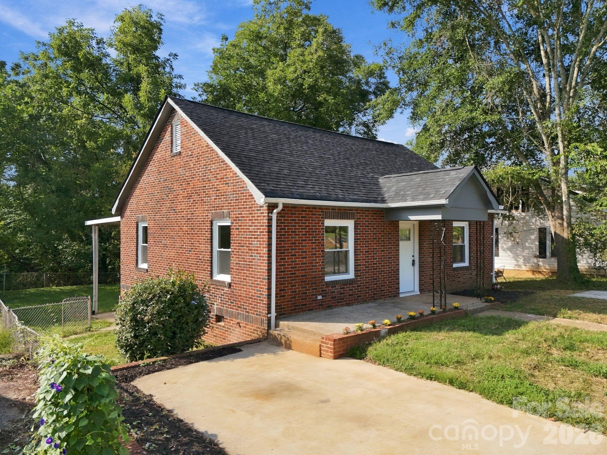 Single Family Residence at 314 Rockyford Street, Morganton, photo 2 of 29