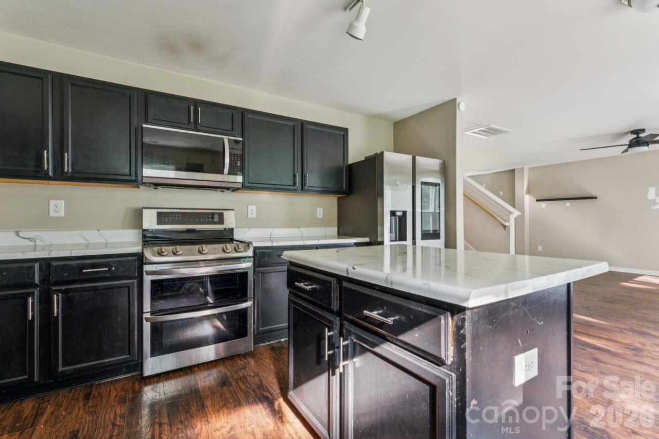 Single Family Residence at 107 Berrybeth Circle, China Grove, photo 12 of 32