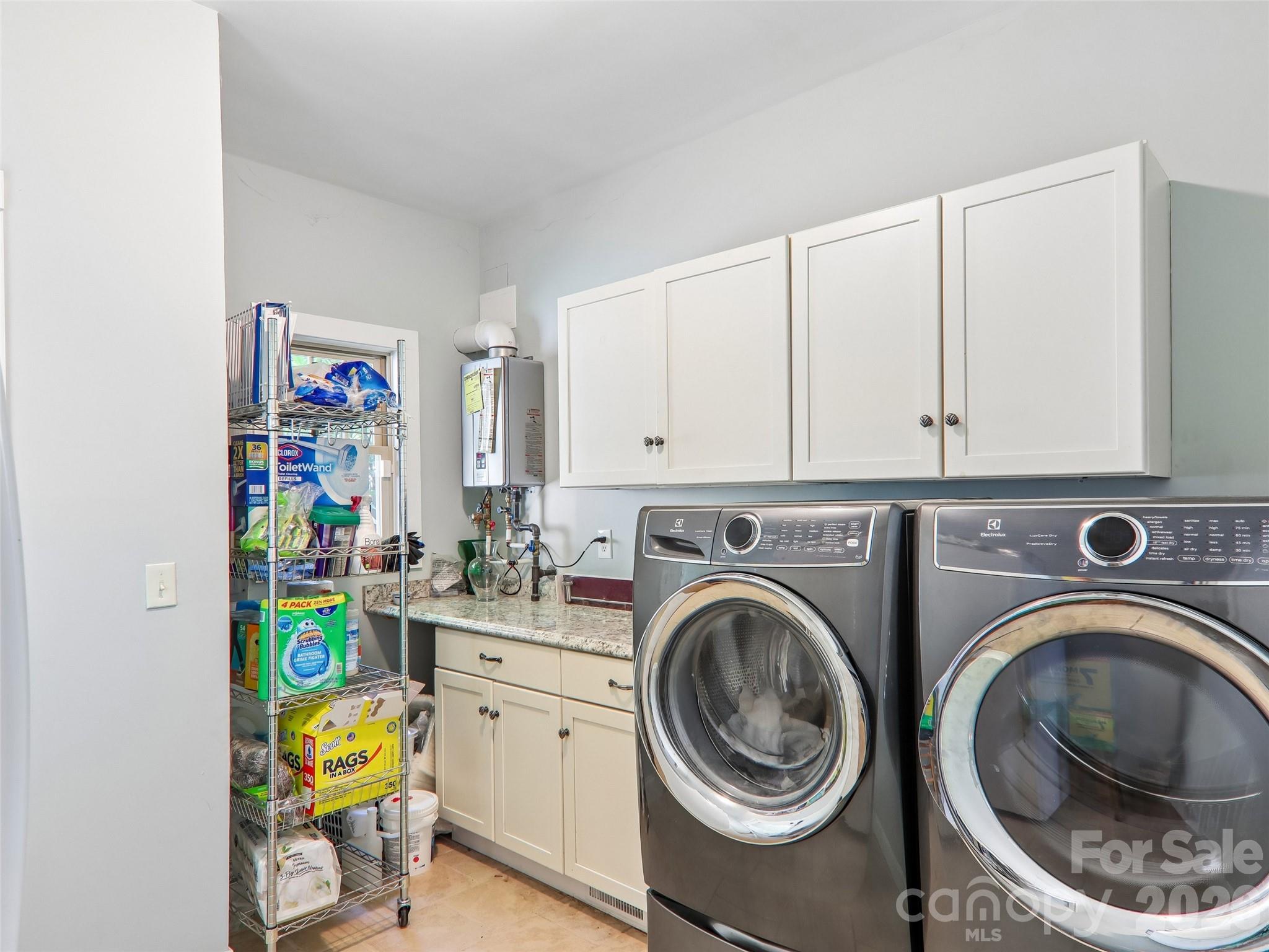 Single Family Residence at 404 Southview Lane, Flat Rock, photo 15 of 48