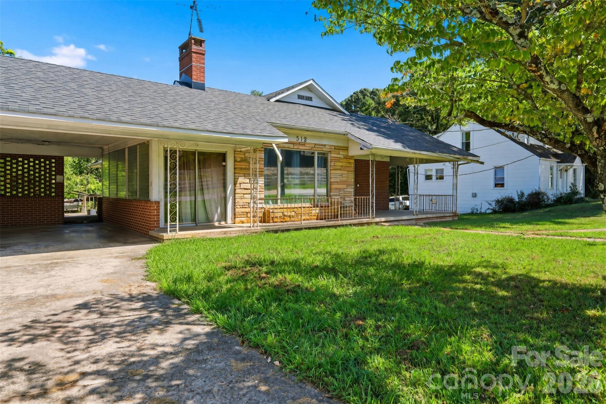 512 1st Street W