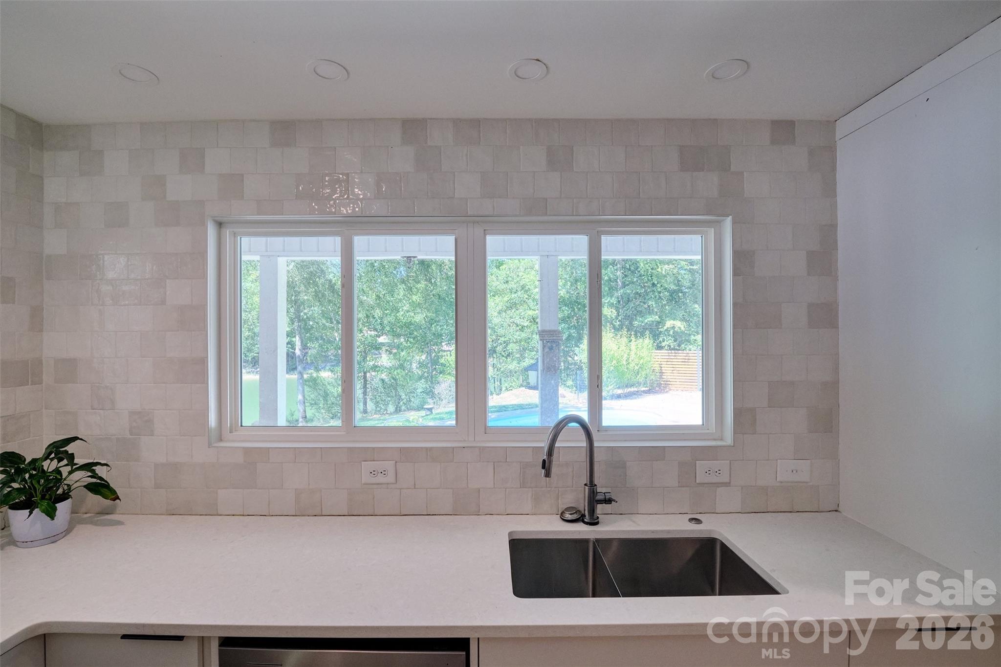 Single Family Residence at 486 Willow Cove Road, Lake Wylie, photo 21 of 43