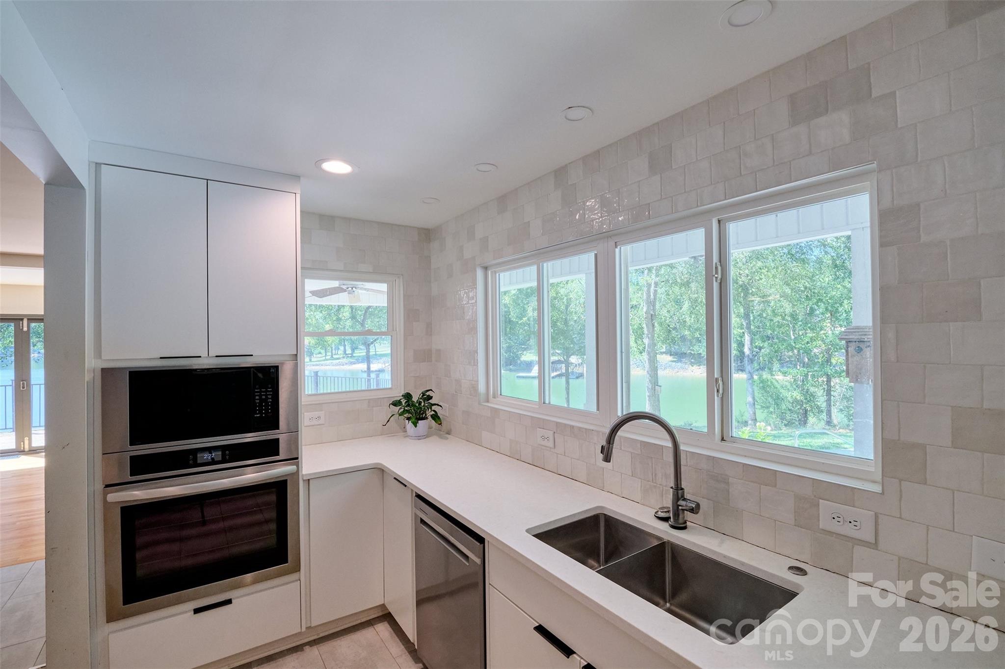 Single Family Residence at 486 Willow Cove Road, Lake Wylie, photo 22 of 43
