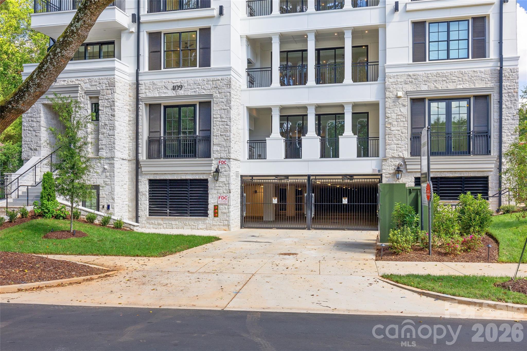Condominium at 409 Queens Road, Charlotte, photo 2 of 48