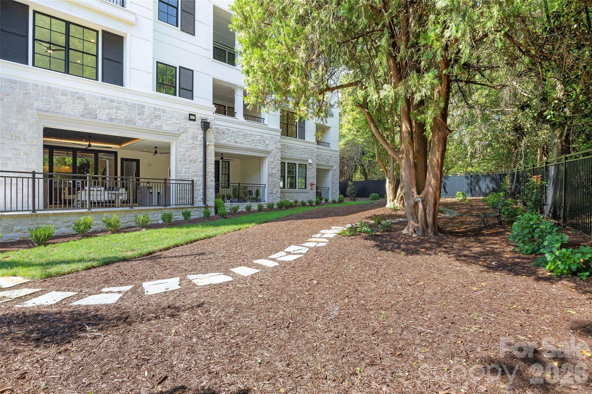 Condominium at 409 Queens Road, Charlotte, photo 46 of 48