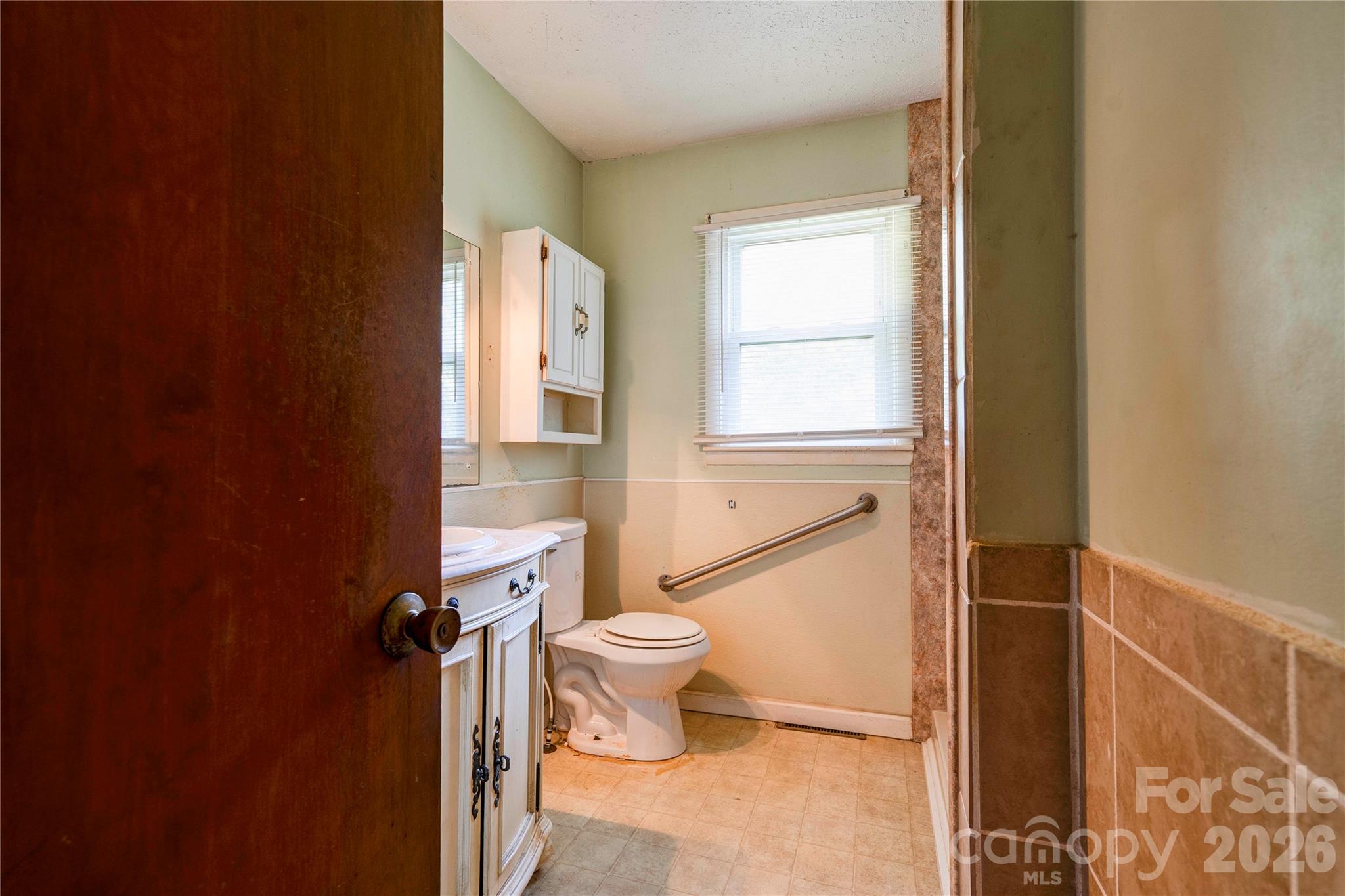 Hall Bathroom - 720 Levi Street, Shelby