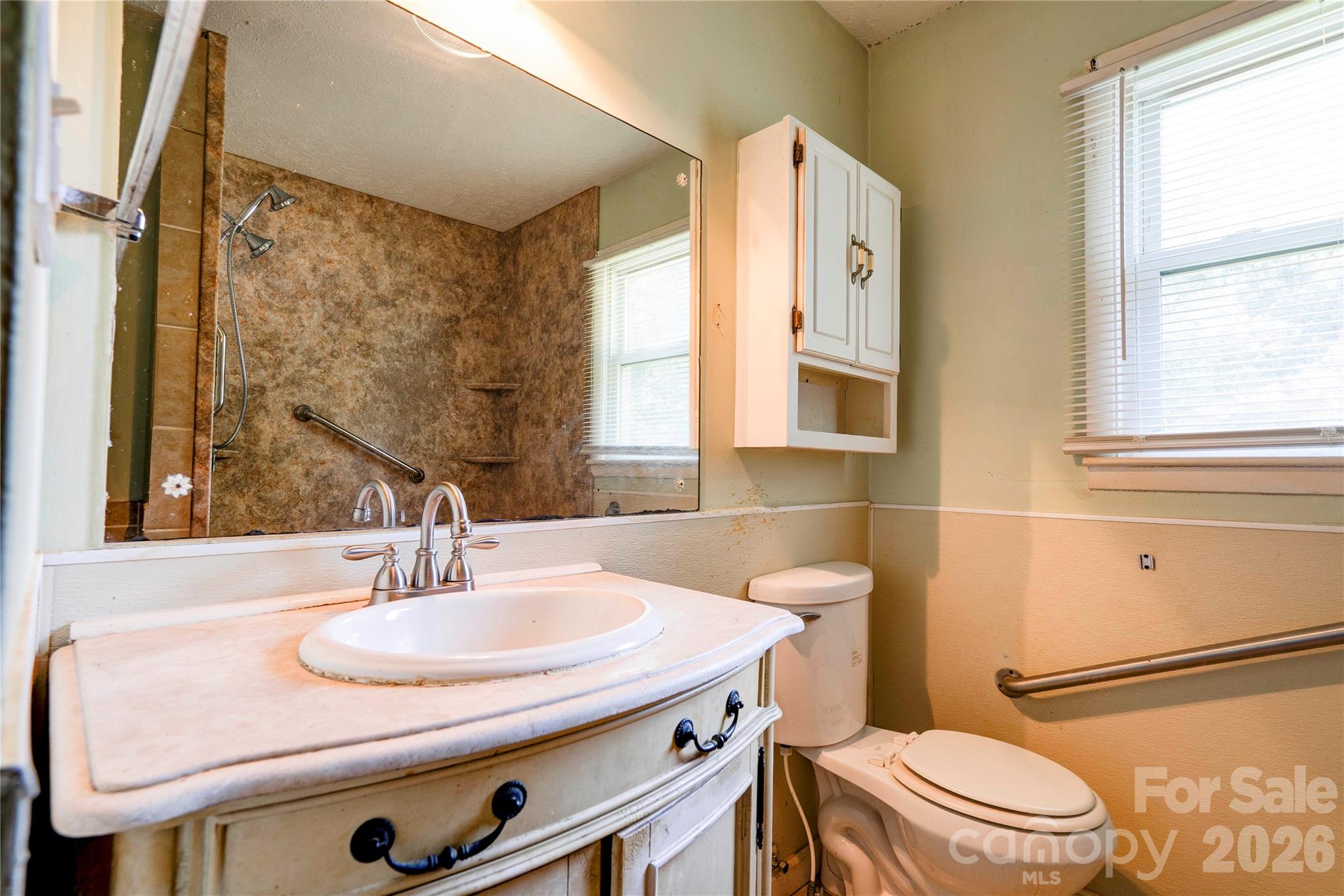 Hall Bathroom - 720 Levi Street, Shelby