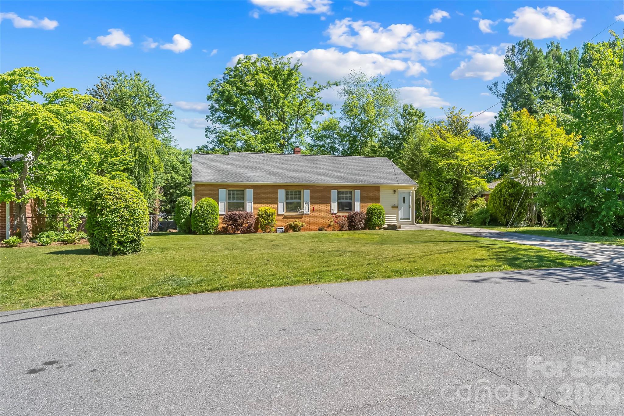 Single Family Residence at 19 Wilburn Road, Asheville, photo 2 of 30