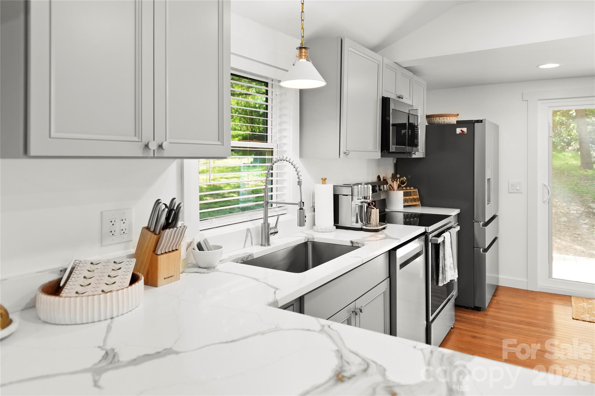 Brand-new stainless steel appliances fridge comes with ice maker! - 121 Sugar Cove Road, Weaverville