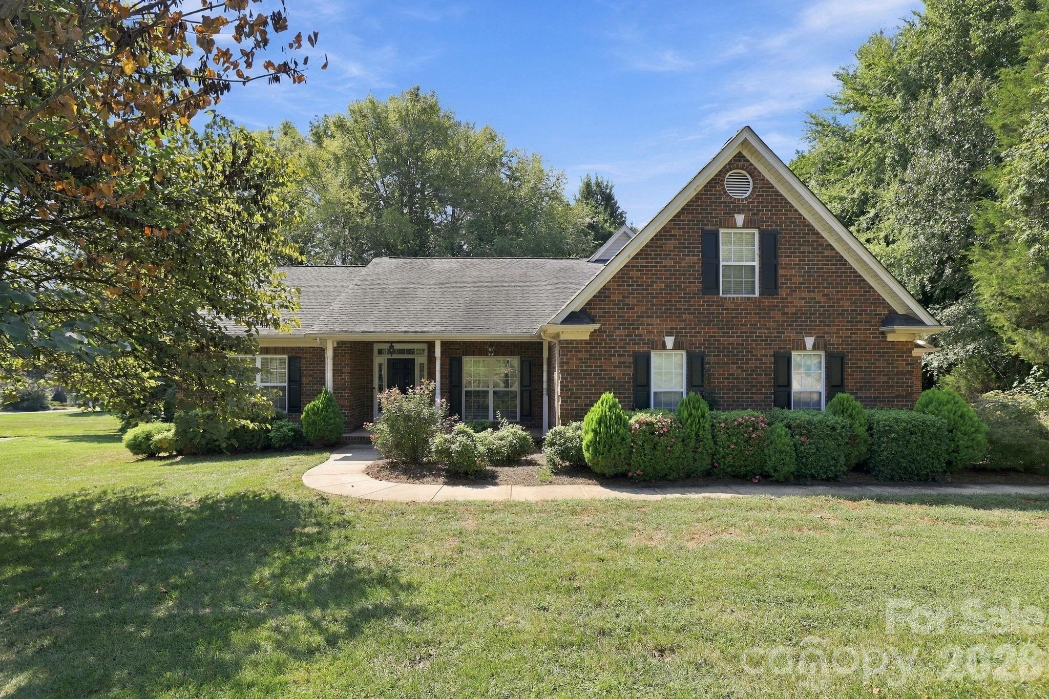 Single Family Residence at 5911 Sugarcane Court, Mint Hill, photo 2 of 44