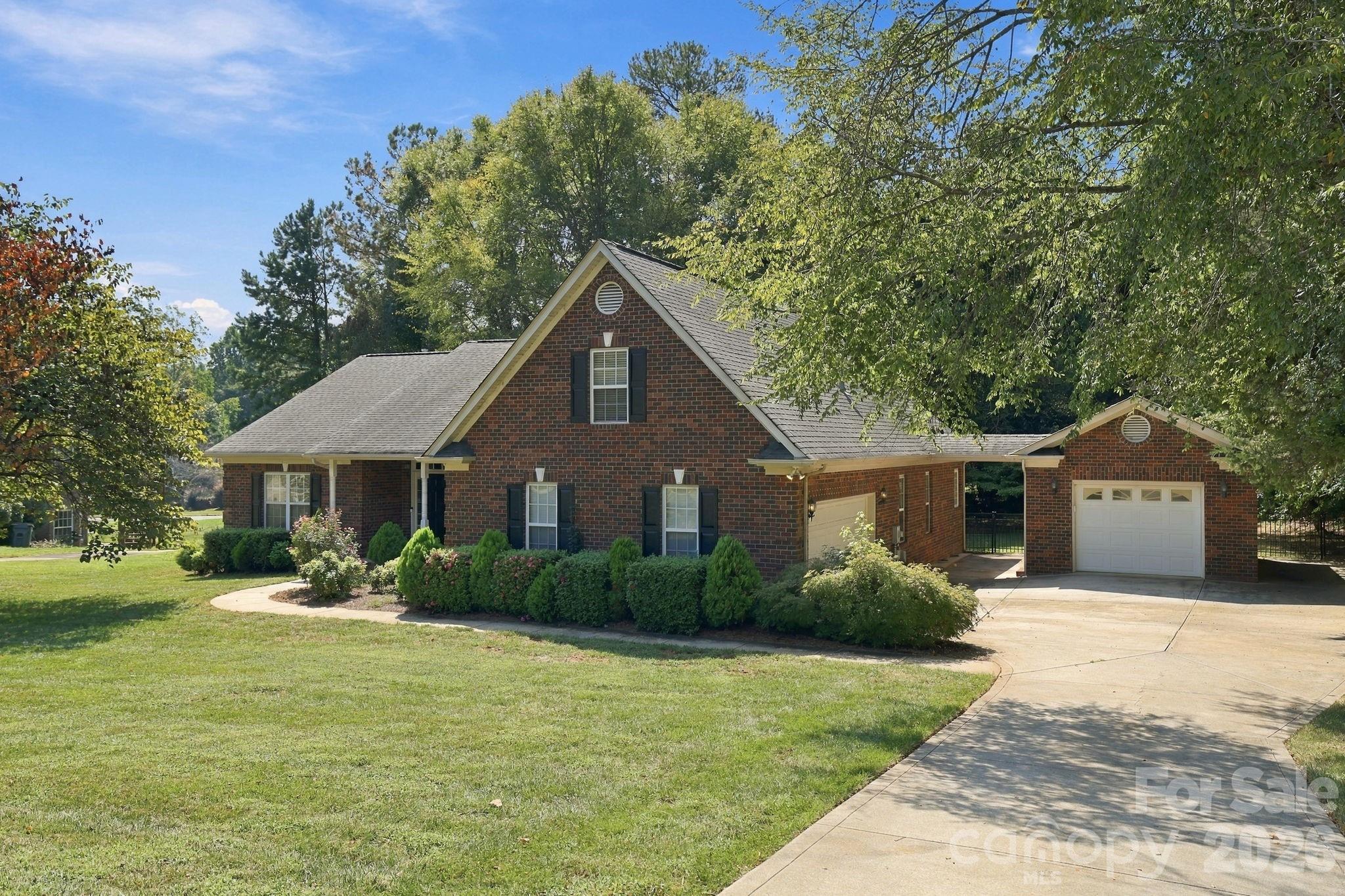 Single Family Residence at 5911 Sugarcane Court, Mint Hill, photo 3 of 44