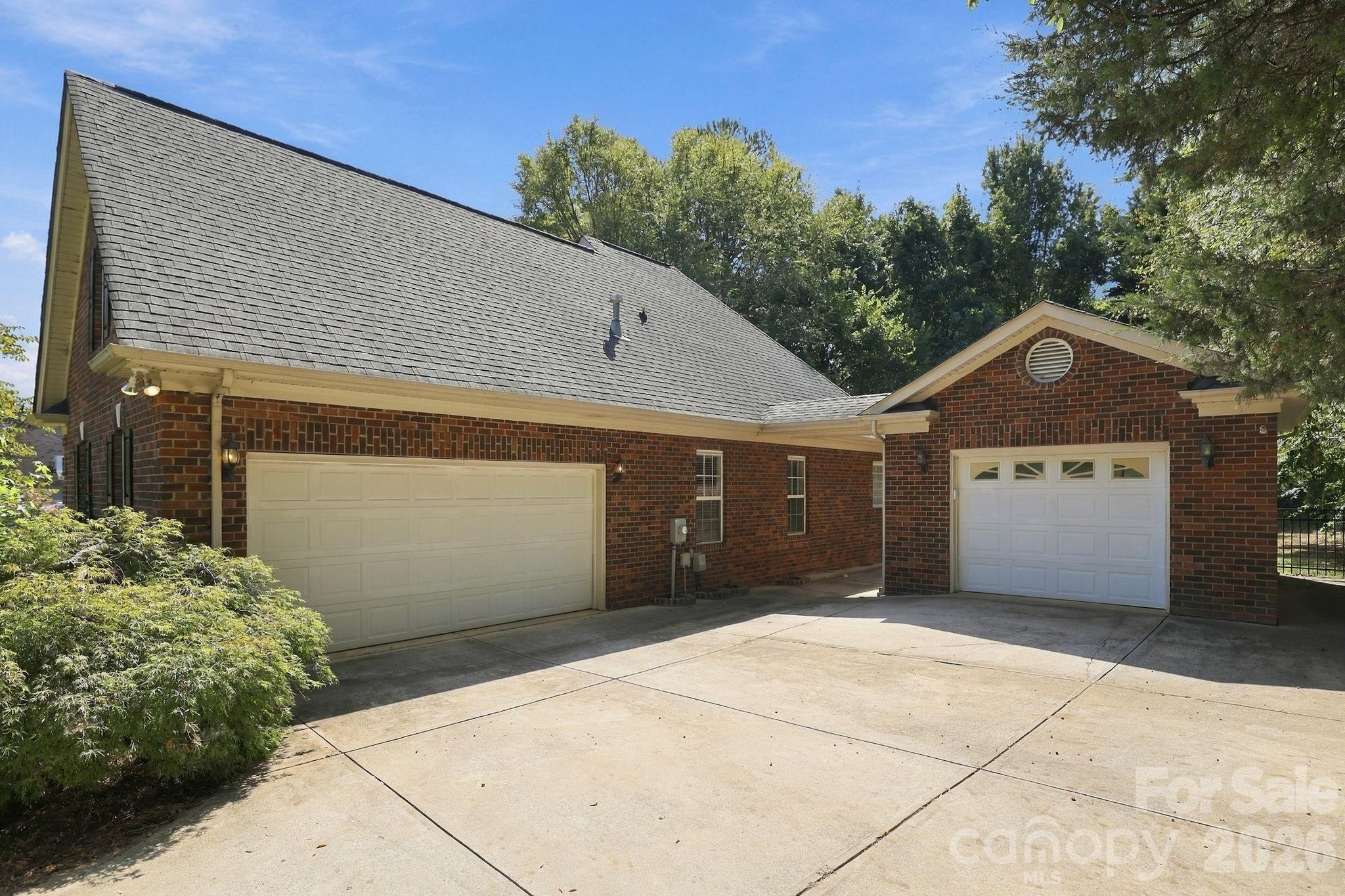 Single Family Residence at 5911 Sugarcane Court, Mint Hill, photo 9 of 44