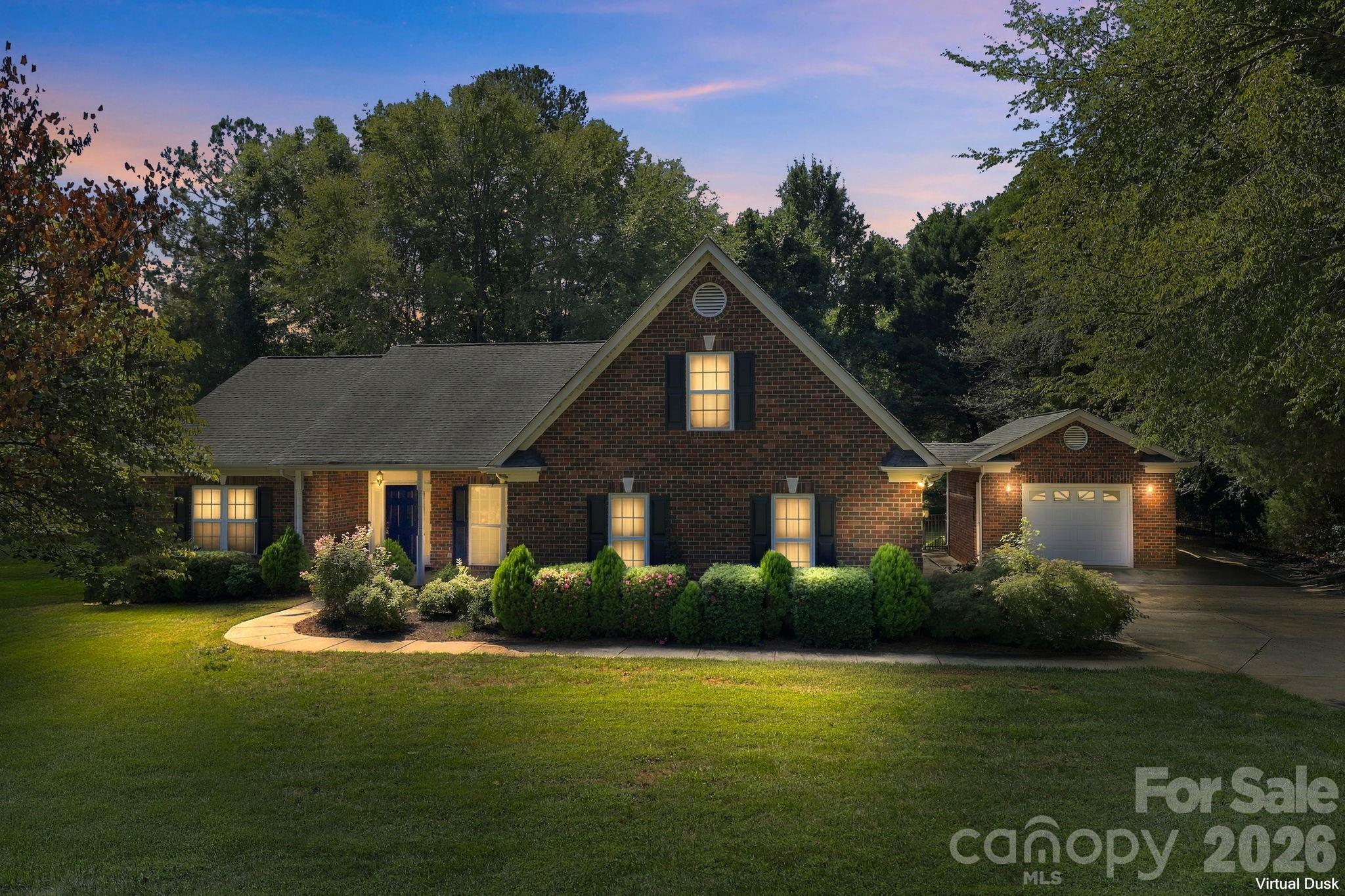 Single Family Residence at 5911 Sugarcane Court, Mint Hill, photo 10 of 44