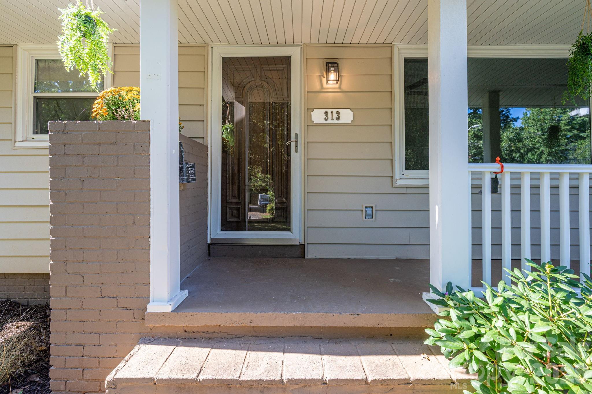 Single Family Residence at 313 Willis Road, Dallas, photo 5 of 37