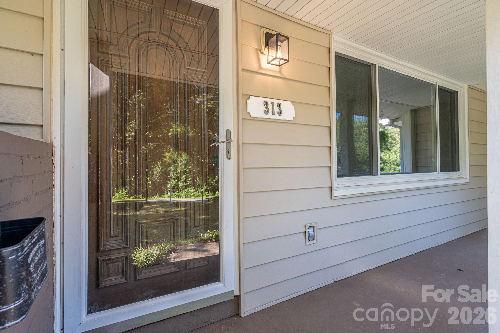 Single Family Residence at 313 Willis Road, Dallas, photo 6 of 37