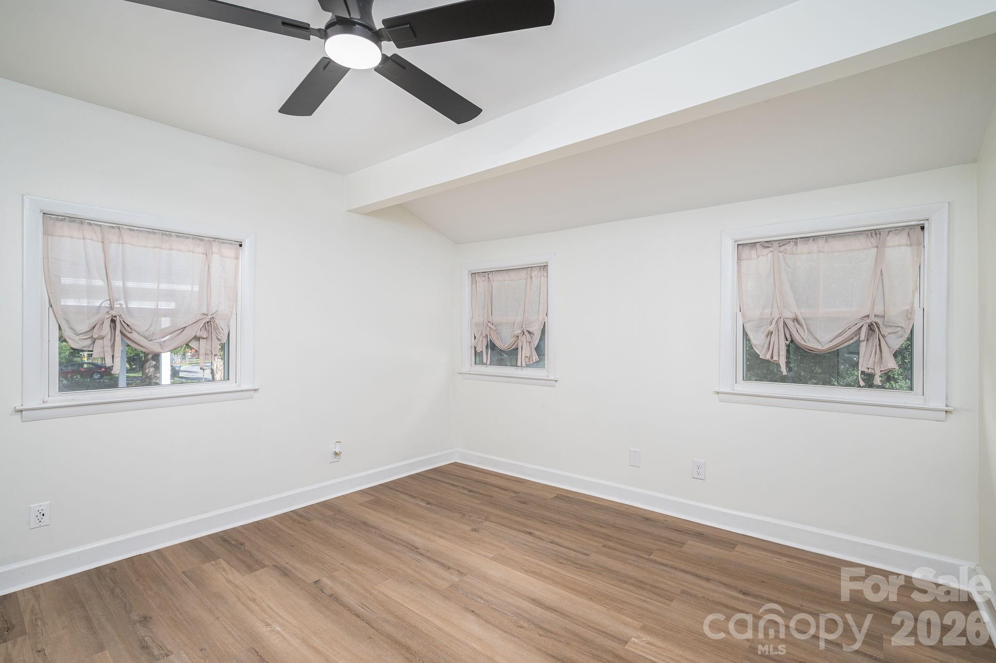 Single Family Residence at 313 Willis Road, Dallas, photo 13 of 37