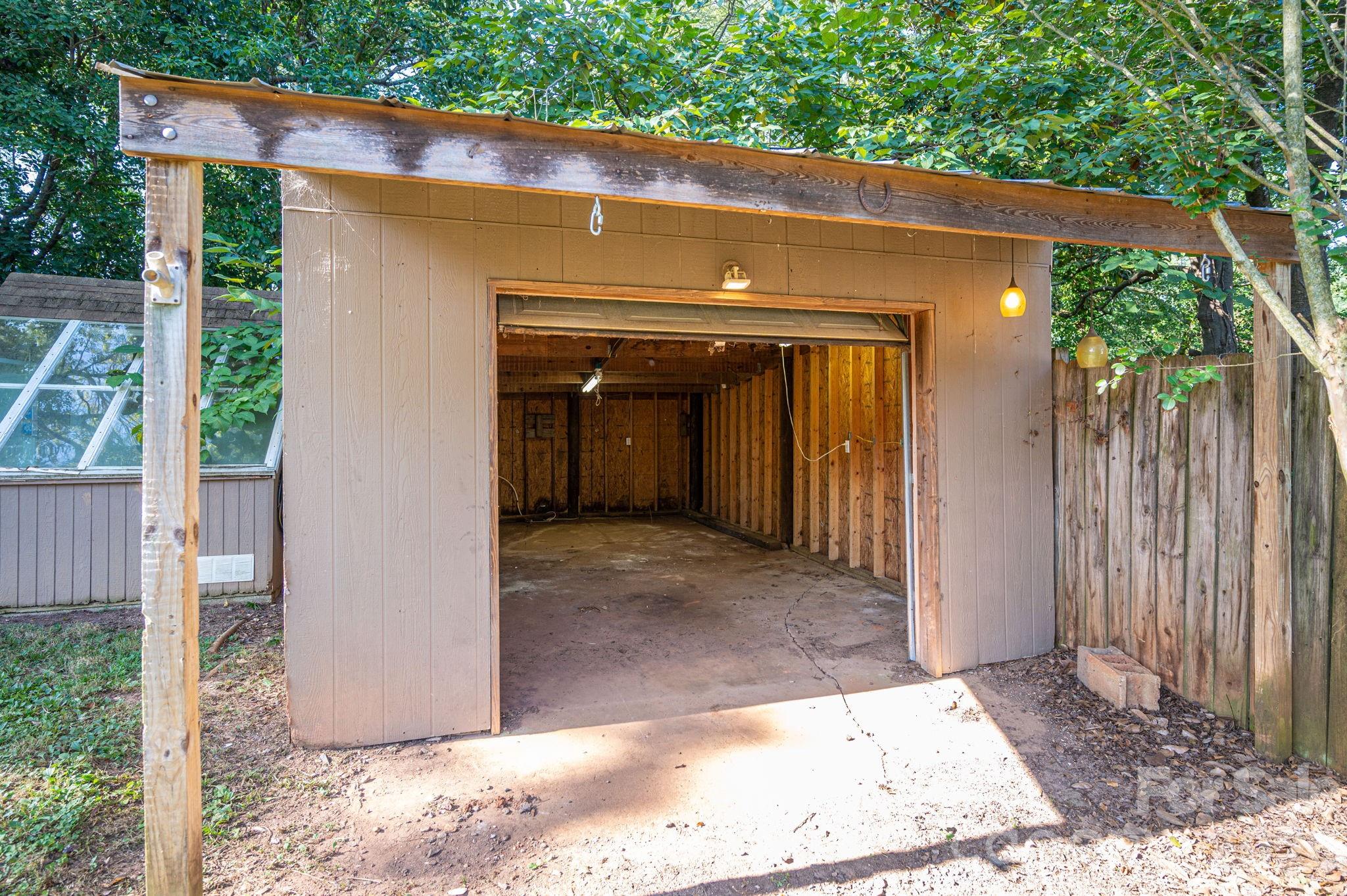 Single Family Residence at 313 Willis Road, Dallas, photo 34 of 37