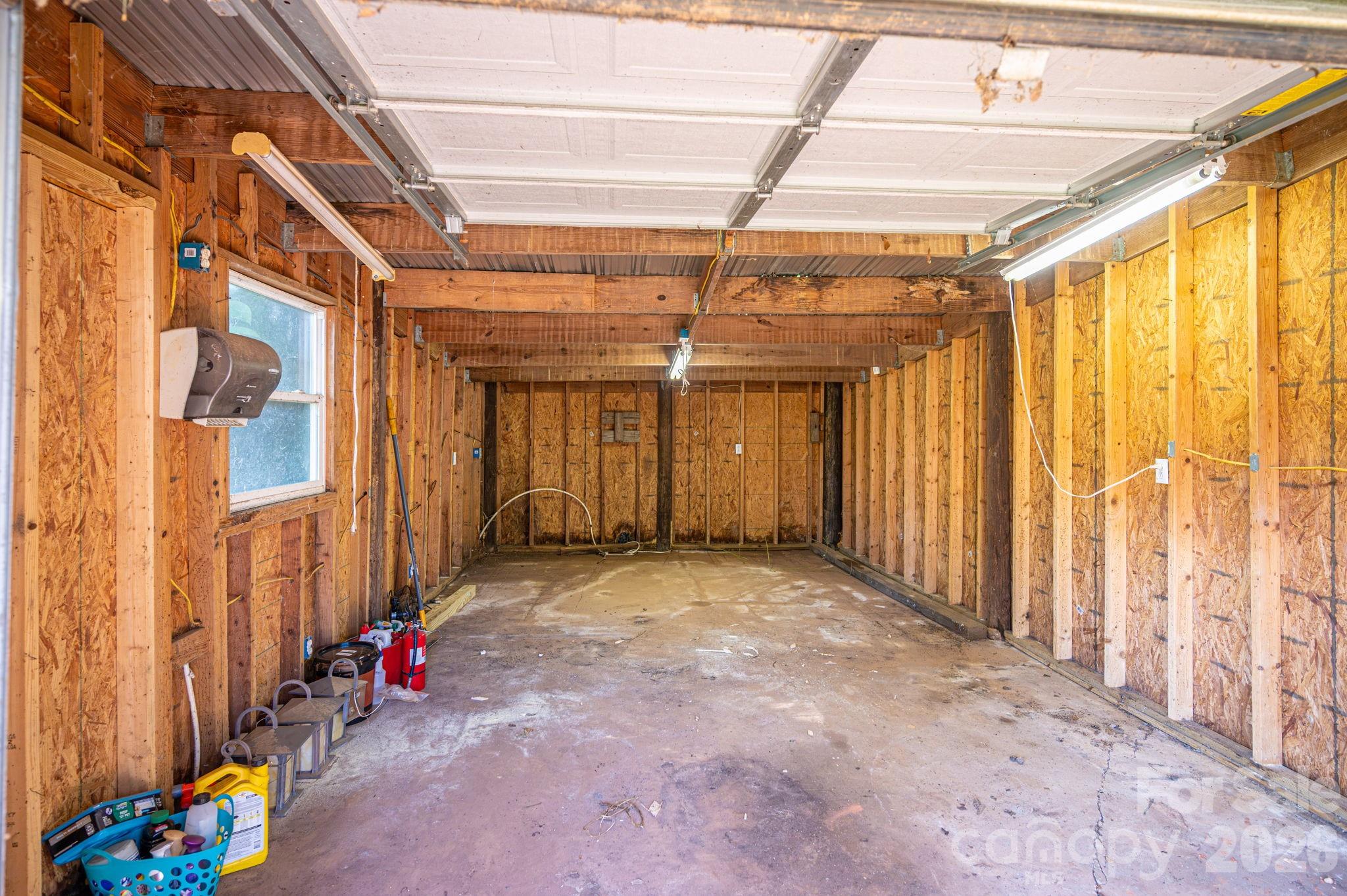 Single Family Residence at 313 Willis Road, Dallas, photo 35 of 37