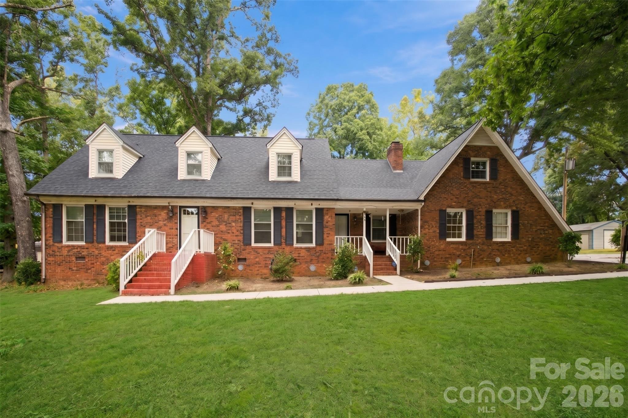 Single Family Residence at 709 Woodside Drive, Kings Mountain, photo 2 of 43