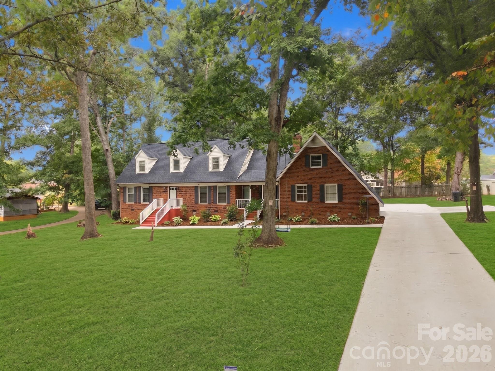 Single Family Residence at 709 Woodside Drive, Kings Mountain, photo 3 of 43