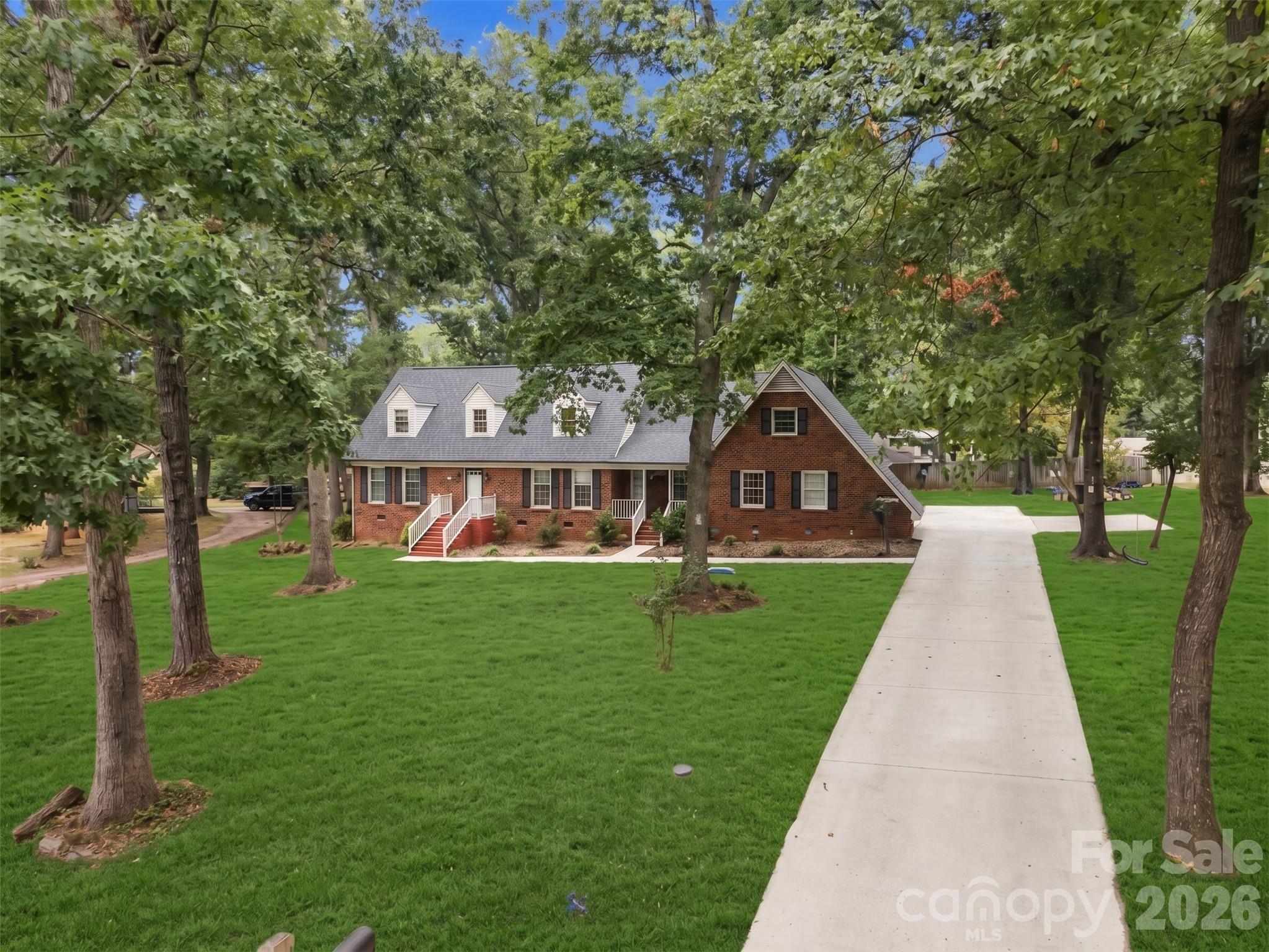 Single Family Residence at 709 Woodside Drive, Kings Mountain, photo 4 of 43