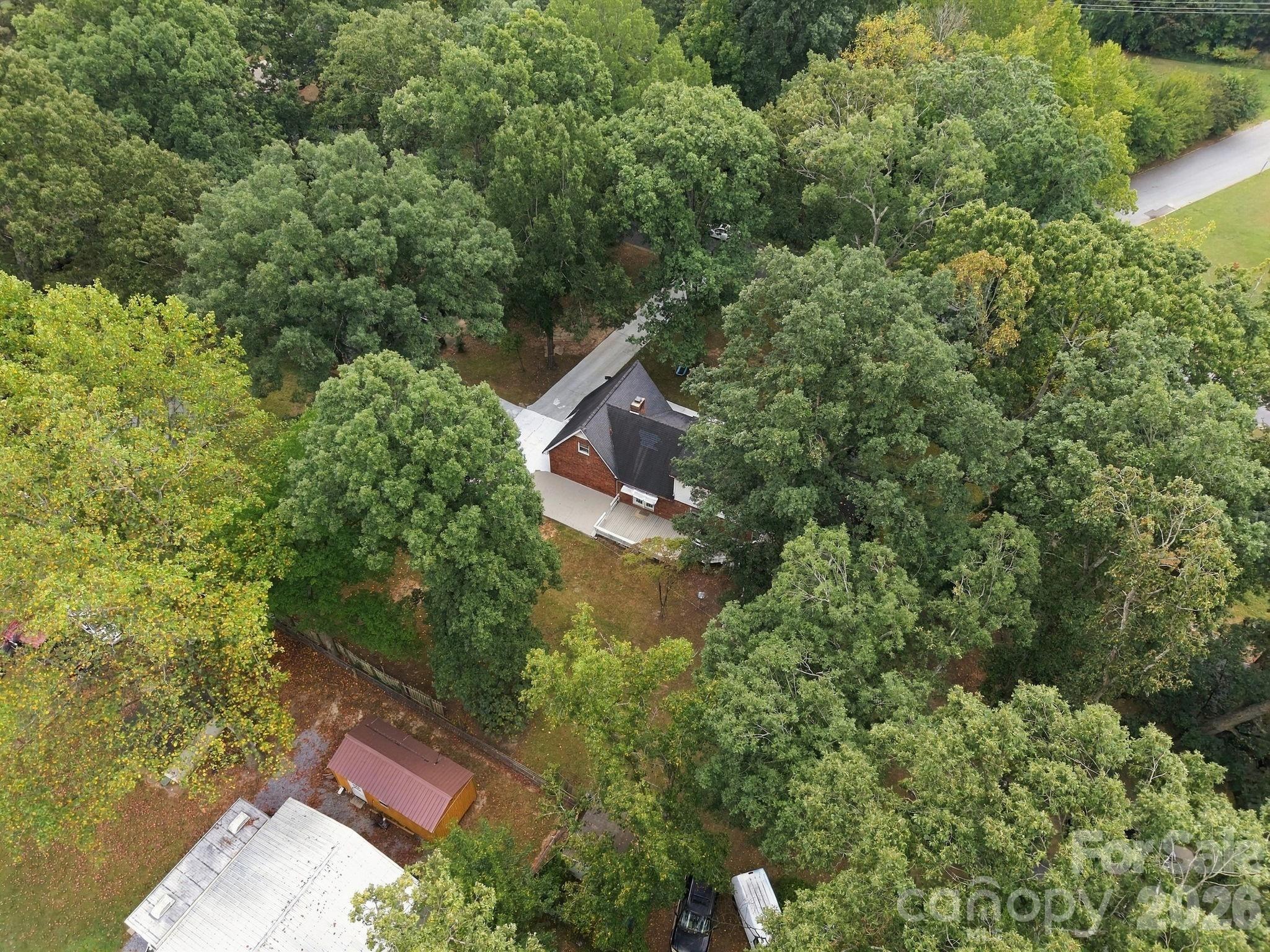 Single Family Residence at 709 Woodside Drive, Kings Mountain, photo 6 of 43