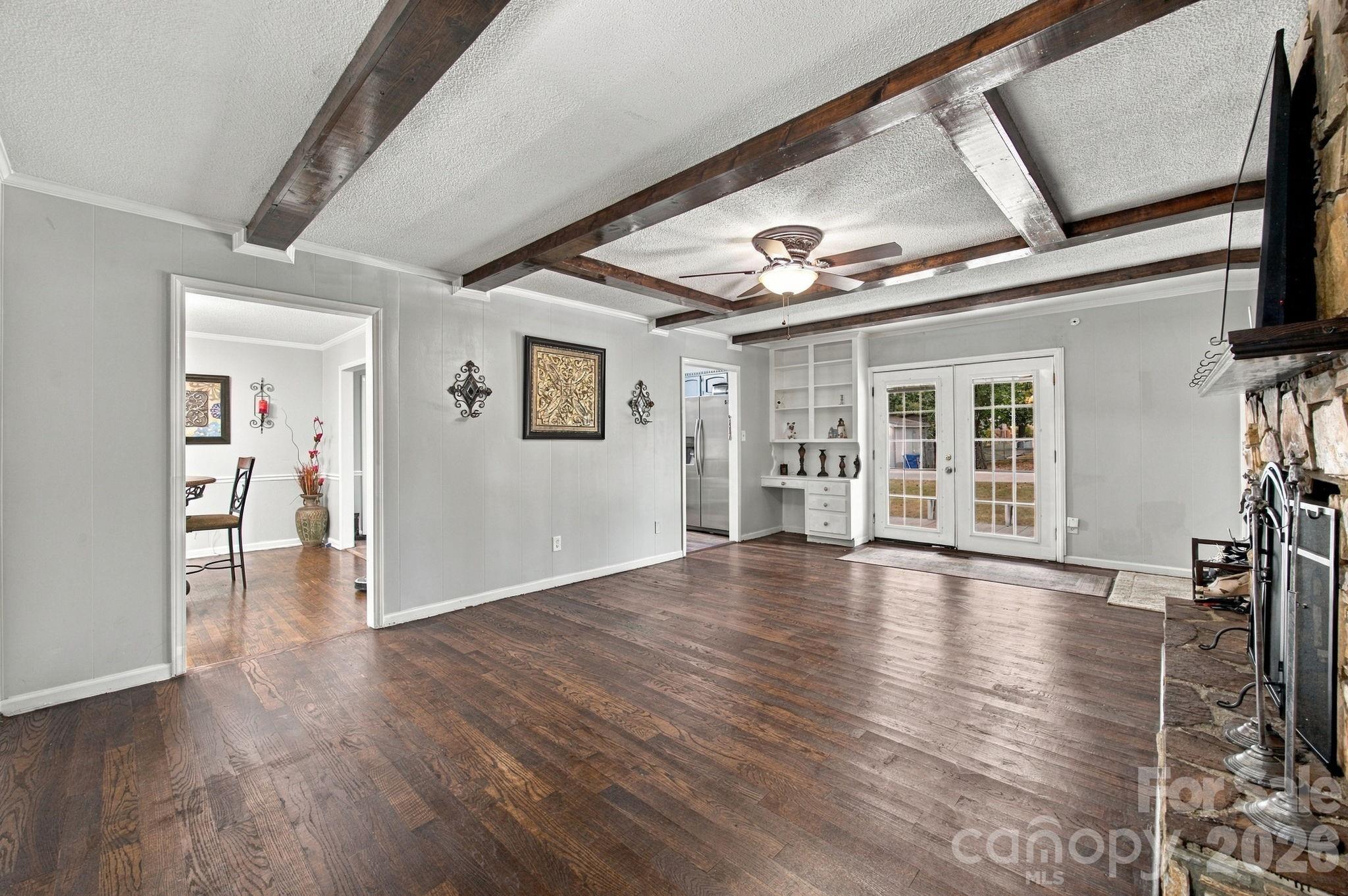 Single Family Residence at 709 Woodside Drive, Kings Mountain, photo 7 of 43